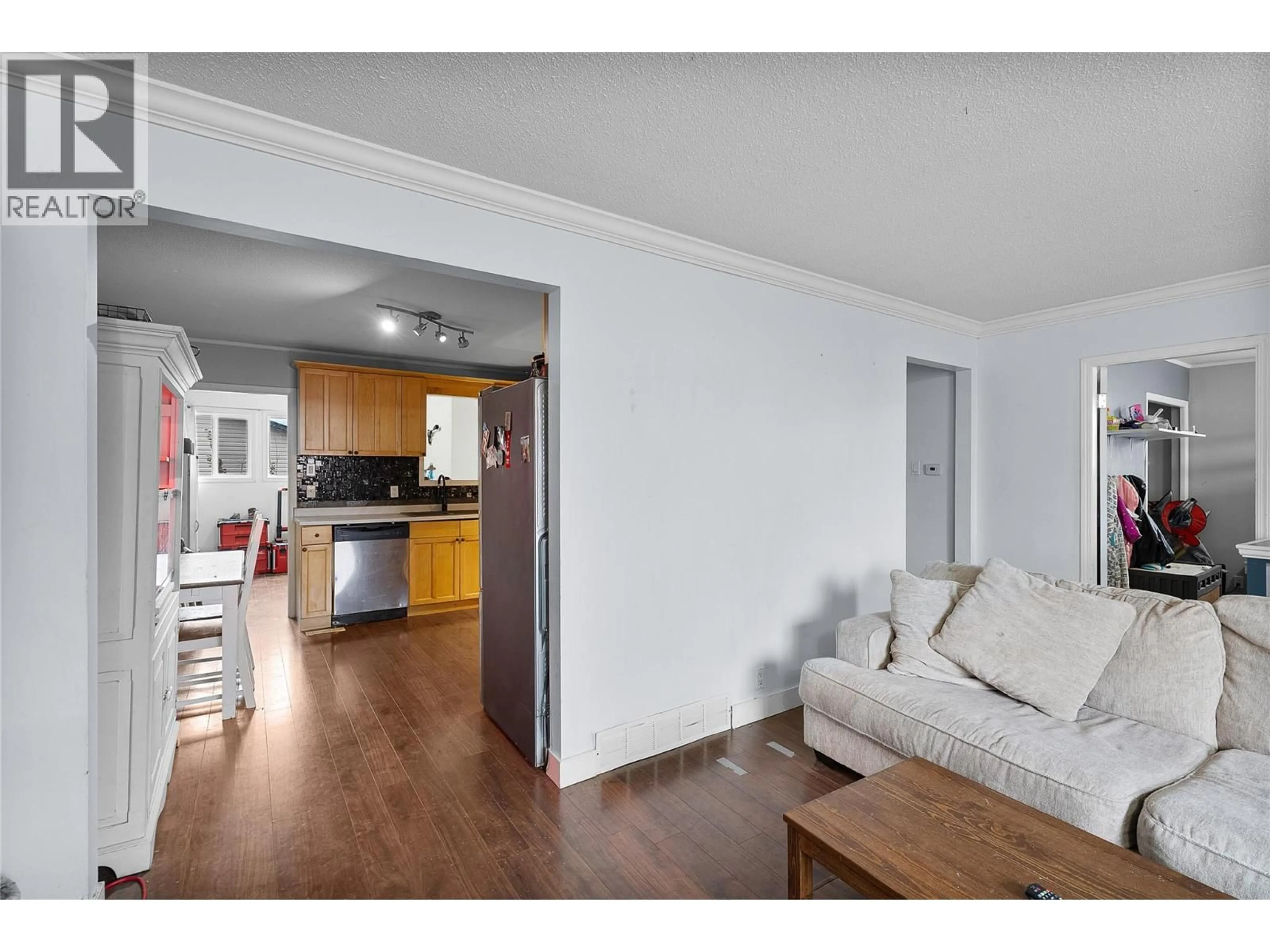 Open concept kitchen, wood/laminate floor for 1153 LETHBRIDGE AVENUE, Kamloops British Columbia V2B1Y3