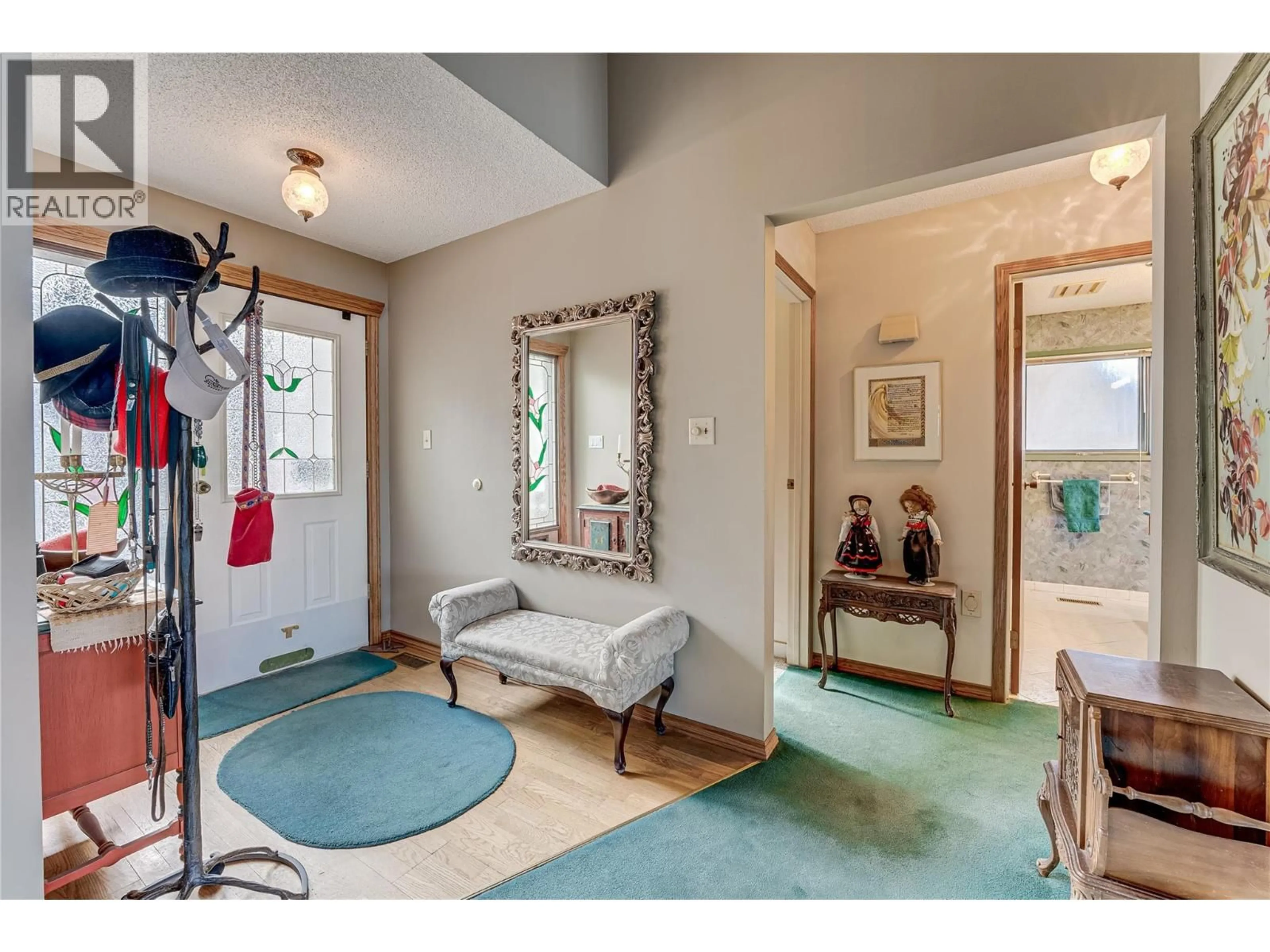 Indoor entryway for 14114 JUNIPER DRIVE, Coldstream British Columbia V1B2E5