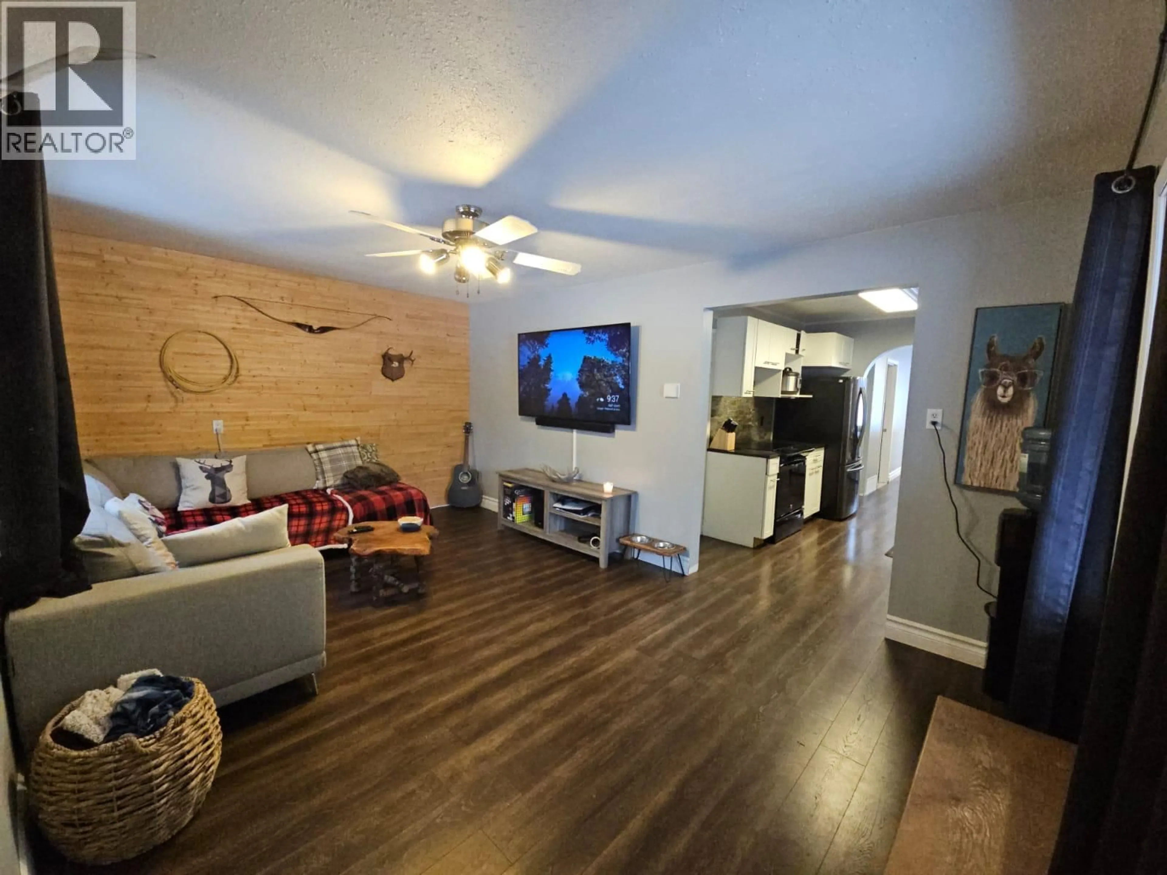 Living room with furniture, wood/laminate floor for 5640 WESTGATE ROAD NORTHWEST, Chetwynd British Columbia V0C1J0
