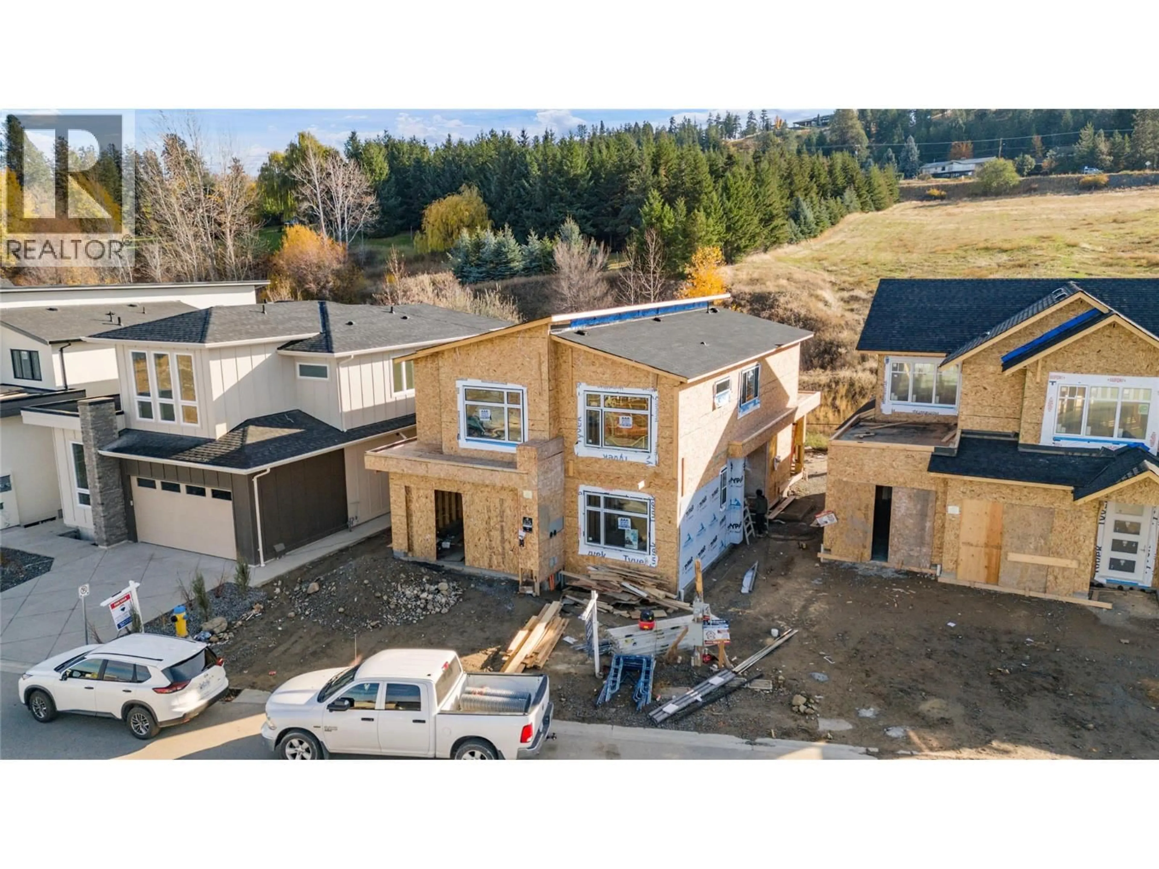 A pic from outside/outdoor area/front of a property/back of a property/a pic from drone, building for 1016 BULL CRESCENT, Kelowna British Columbia V1W0B6