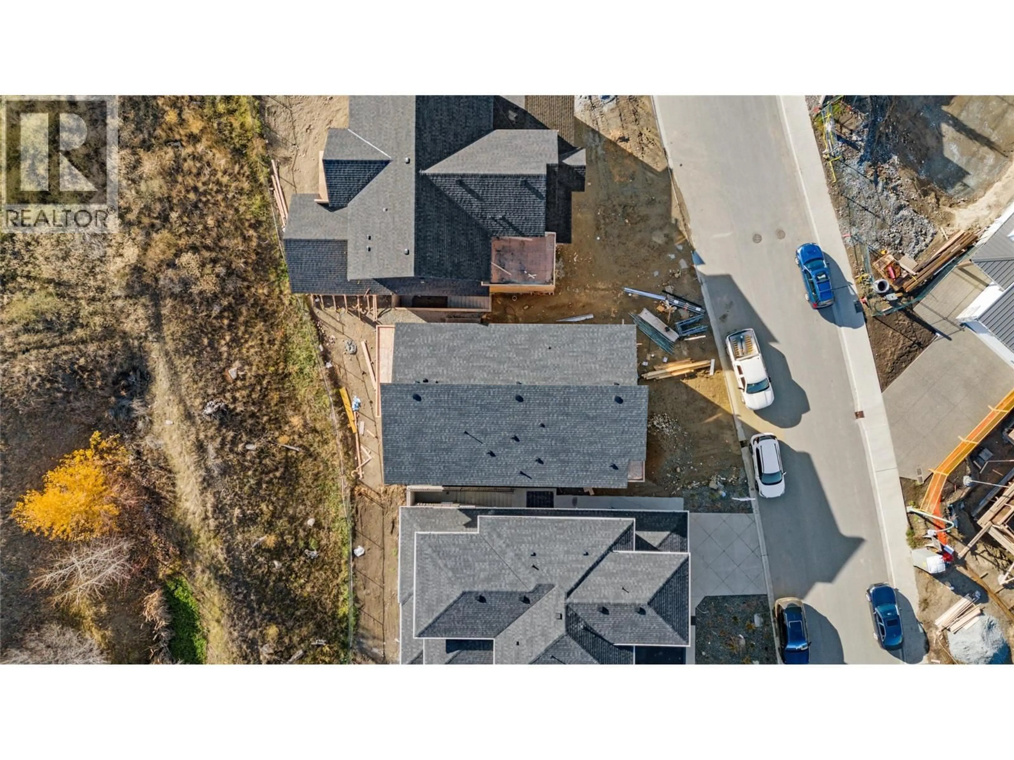 A pic from outside/outdoor area/front of a property/back of a property/a pic from drone, street for 1016 BULL CRESCENT, Kelowna British Columbia V1W0B6