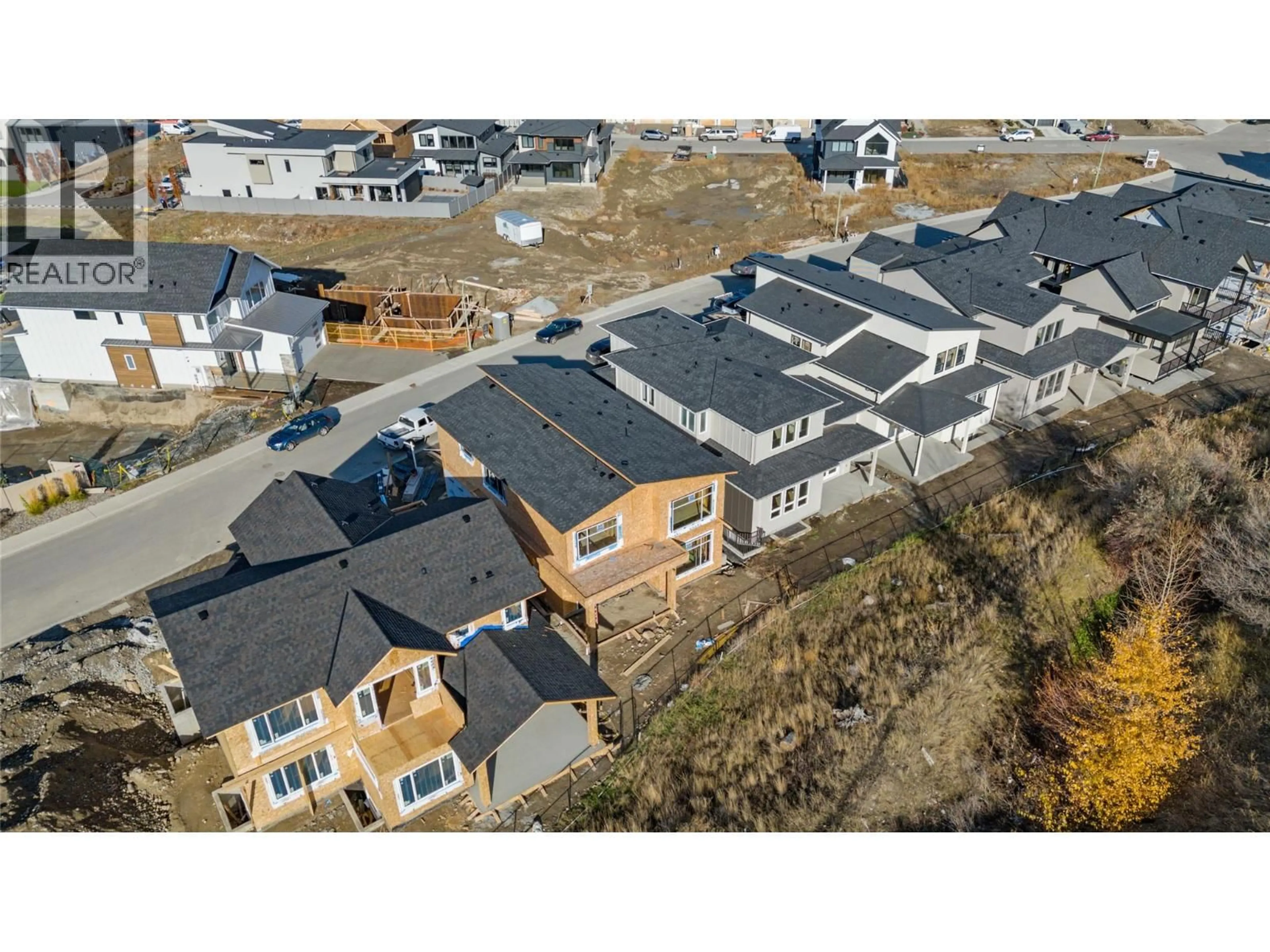 A pic from outside/outdoor area/front of a property/back of a property/a pic from drone, unknown for 1016 BULL CRESCENT, Kelowna British Columbia V1W0B6