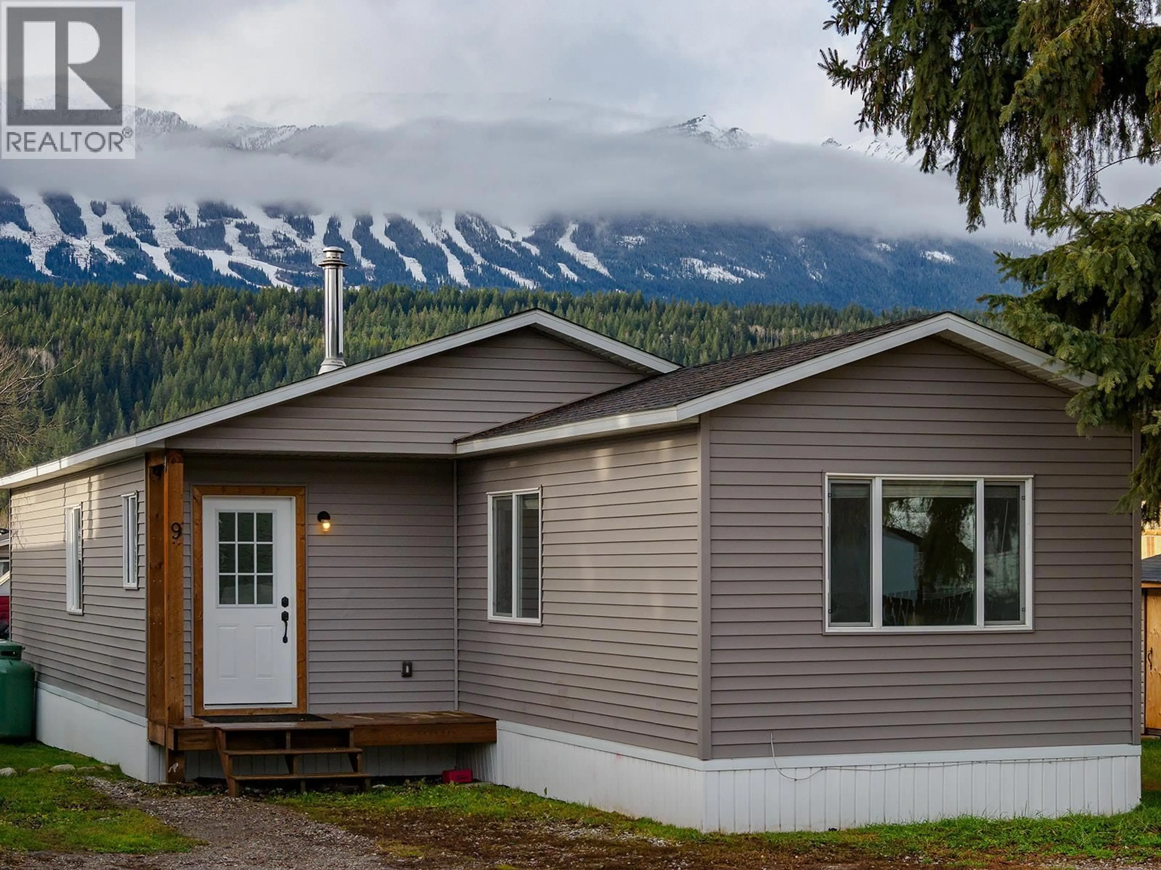 Home with vinyl exterior material, mountain view for 9 - 1117 10TH AVENUE NORTH, Golden British Columbia V0A1H3