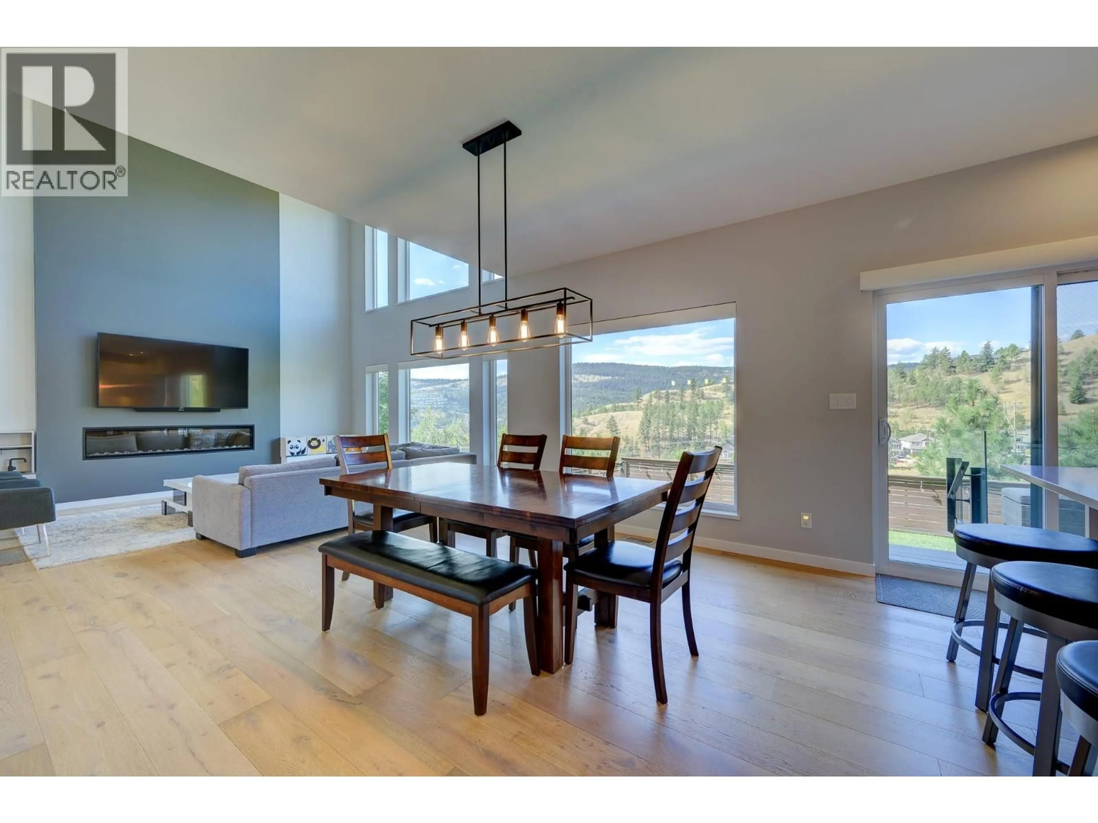 Dining room, wood/laminate floor for 1312 PRAIRIE ROSE DRIVE, Kamloops British Columbia V2E0C5