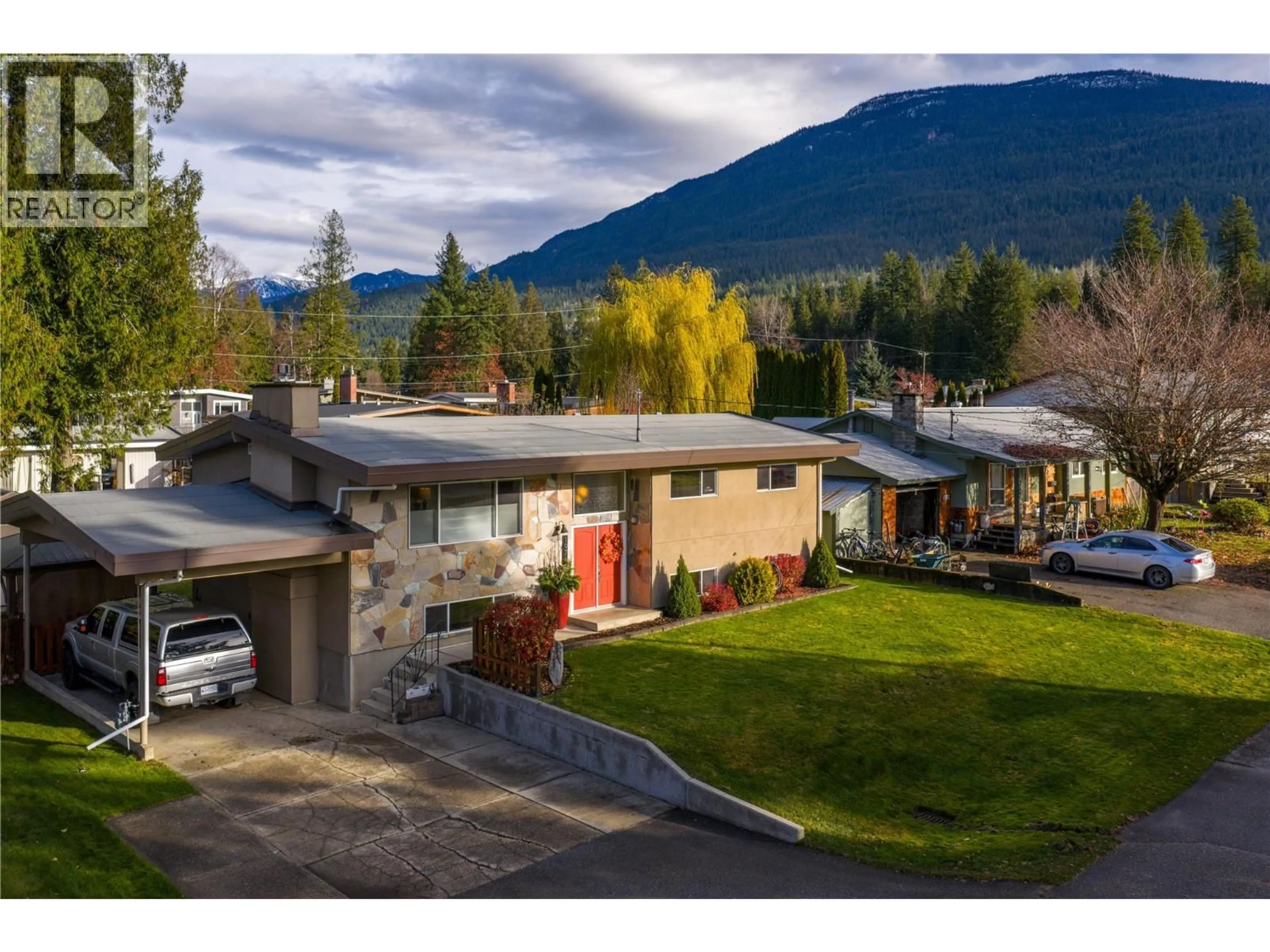 A pic from outside/outdoor area/front of a property/back of a property/a pic from drone, mountain view for 1976 MADDOCKS ROAD, Revelstoke British Columbia V0E2S0