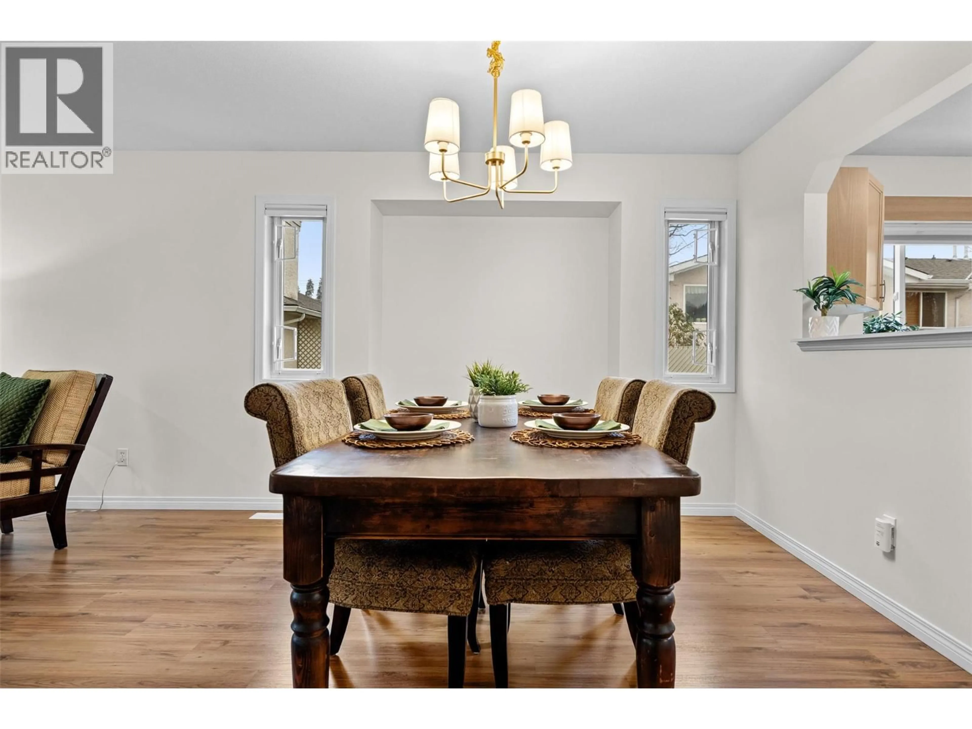 Dining room, wood/laminate floor for 18 - 1874 PARKVIEW CRESCENT, Kelowna British Columbia V1X7G6