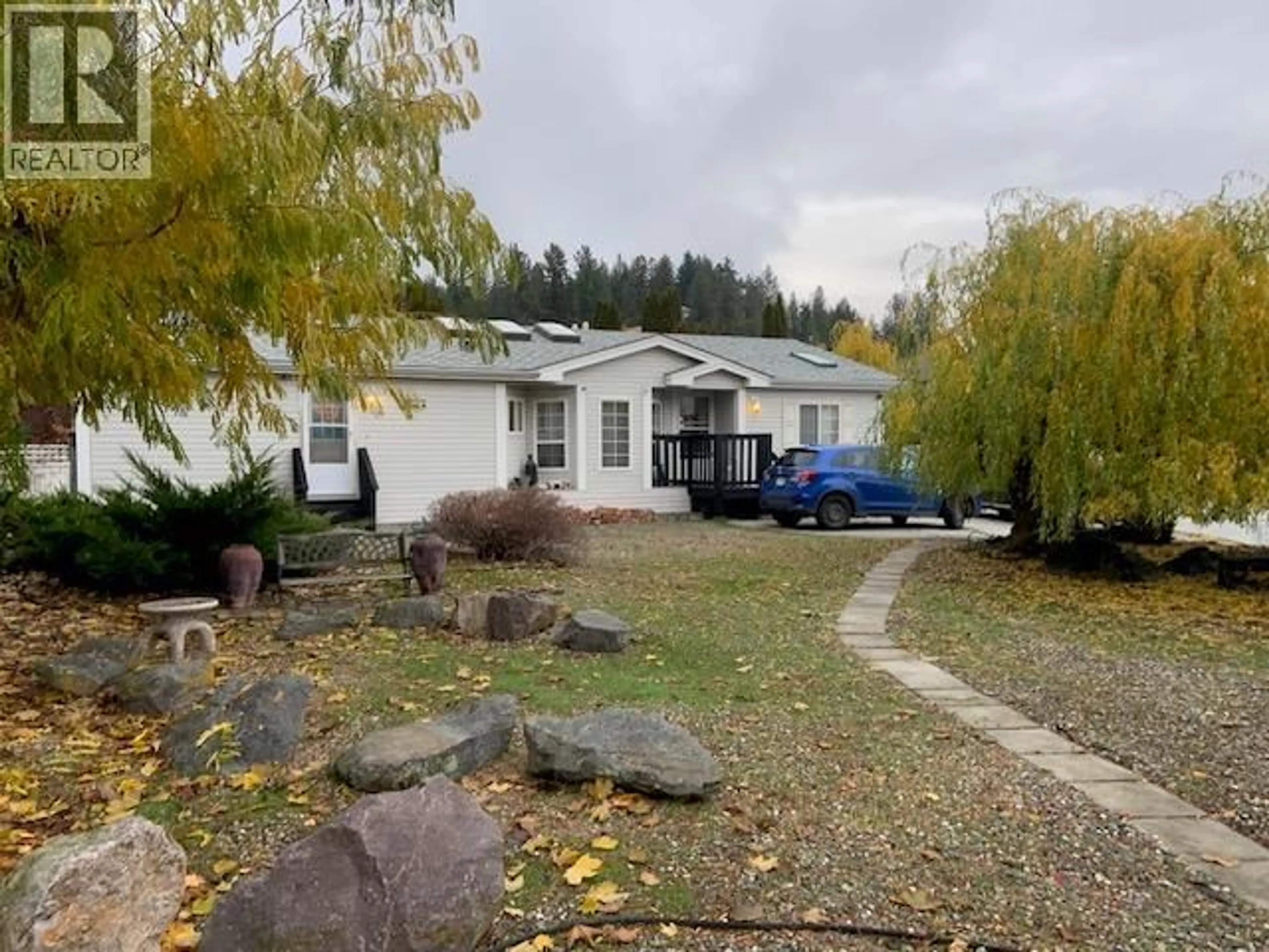 A pic from outside/outdoor area/front of a property/back of a property/a pic from drone, water/lake/river/ocean view for 5037 ELLIOTT AVENUE, Peachland British Columbia V0H1X8