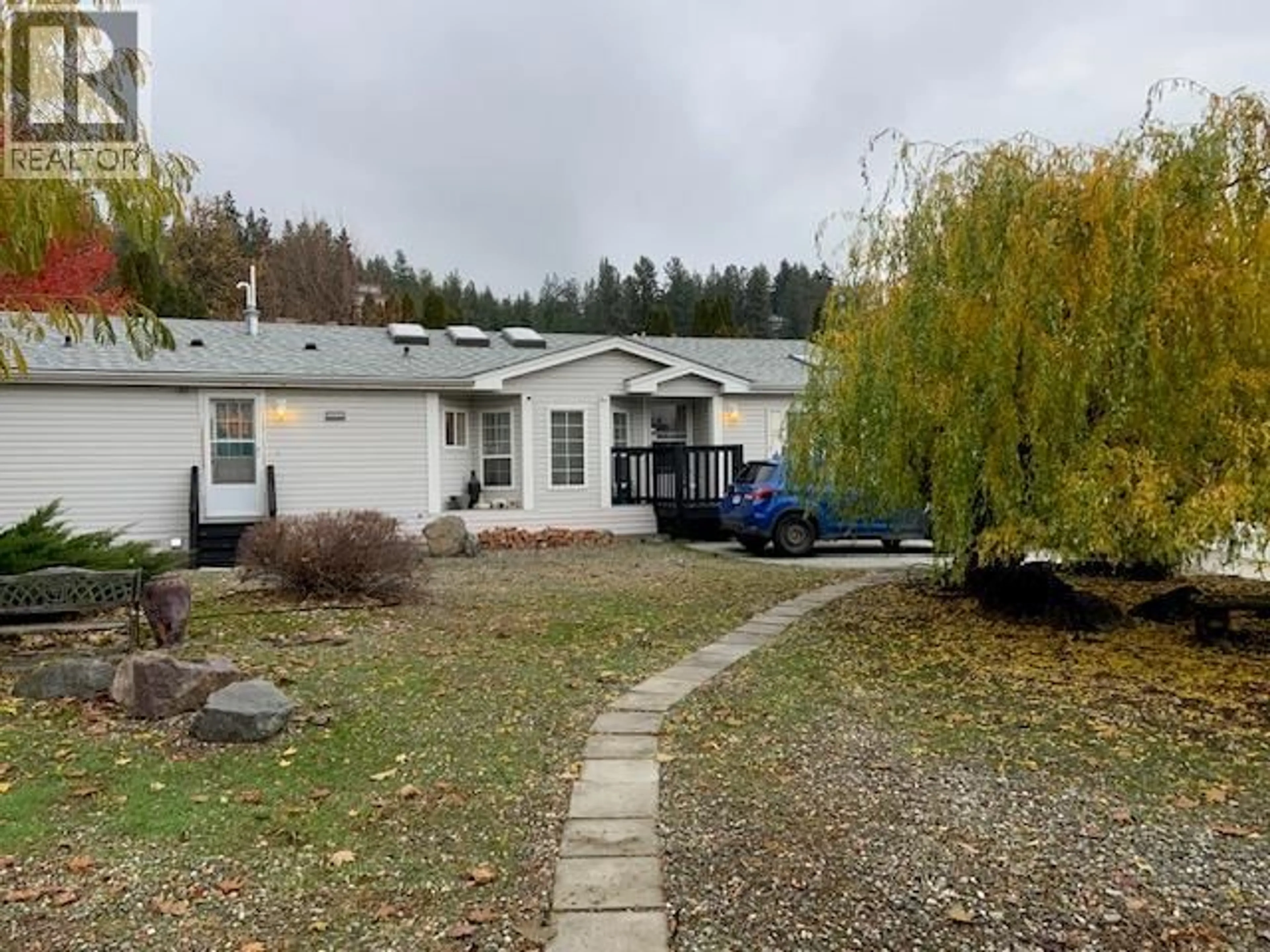 A pic from outside/outdoor area/front of a property/back of a property/a pic from drone, unknown for 5037 ELLIOTT AVENUE, Peachland British Columbia V0H1X8