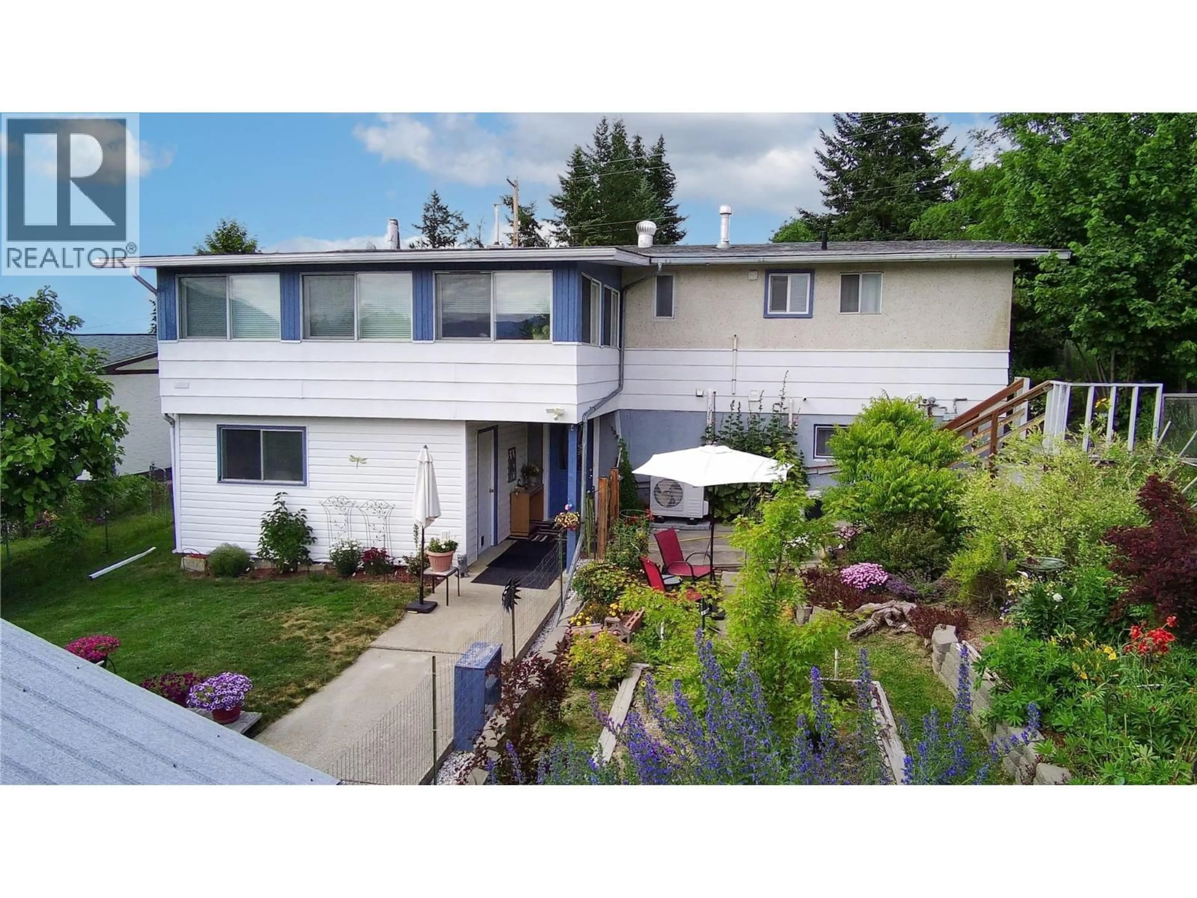 A pic from outside/outdoor area/front of a property/back of a property/a pic from drone, street for 515 CANYON ST STREET, Creston British Columbia V0B1G3