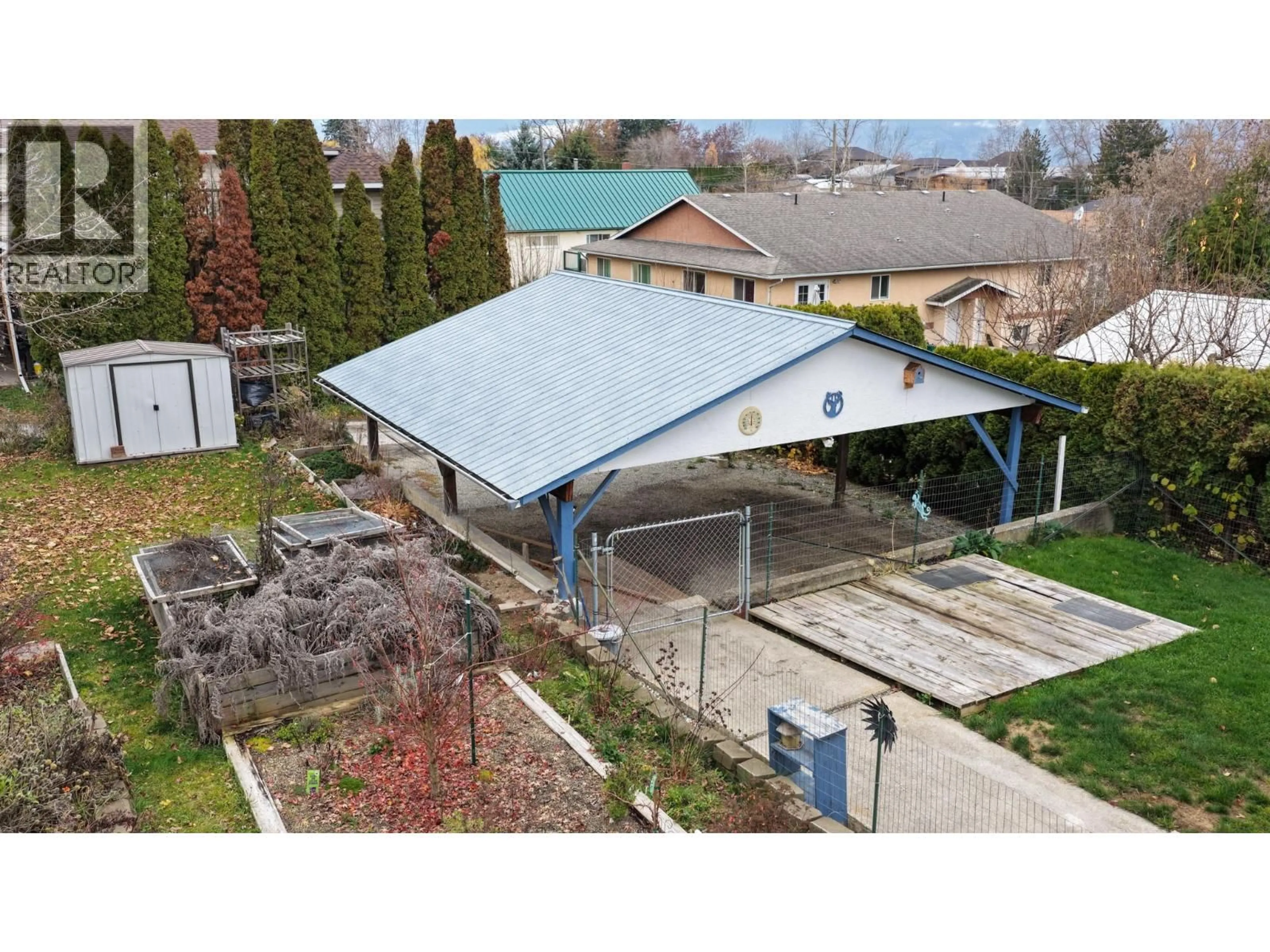 A pic from outside/outdoor area/front of a property/back of a property/a pic from drone, street for 515 CANYON ST STREET, Creston British Columbia V0B1G3