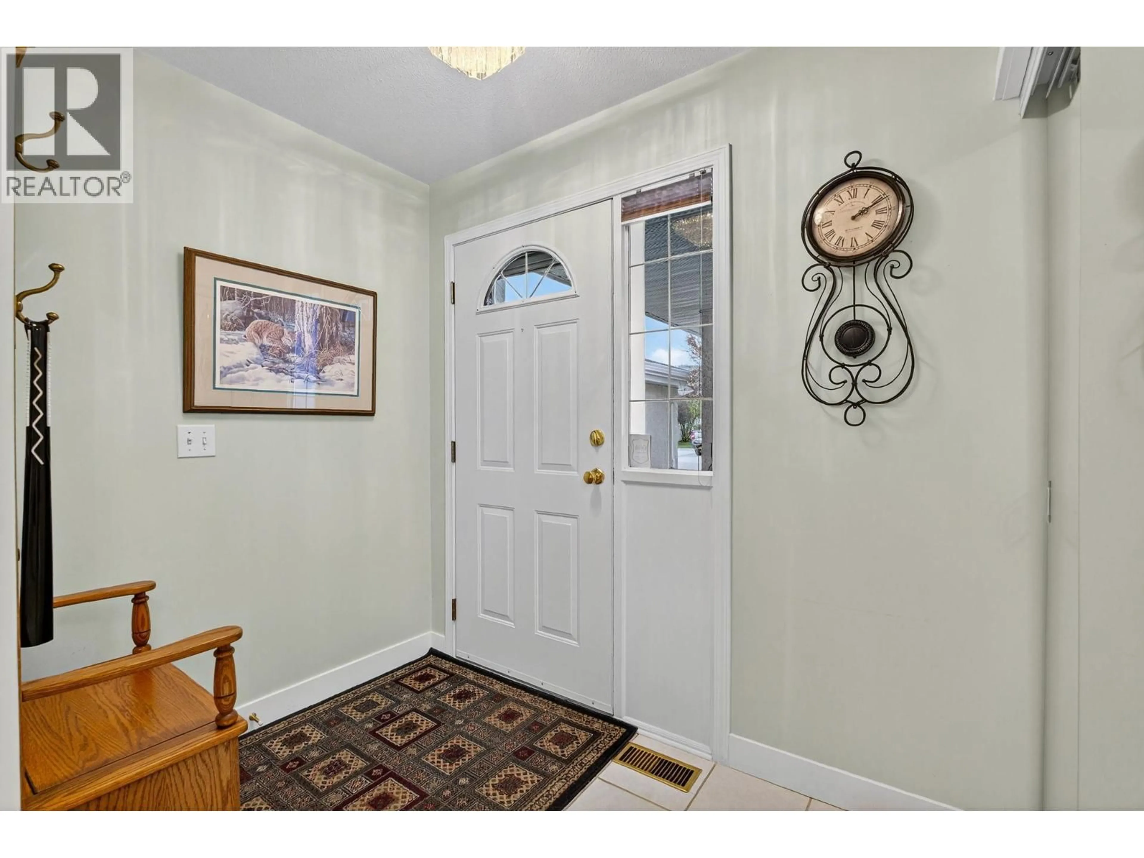 Indoor entryway for 13 - 1800 PARKVIEW CRESCENT, Kelowna British Columbia V1X7G6