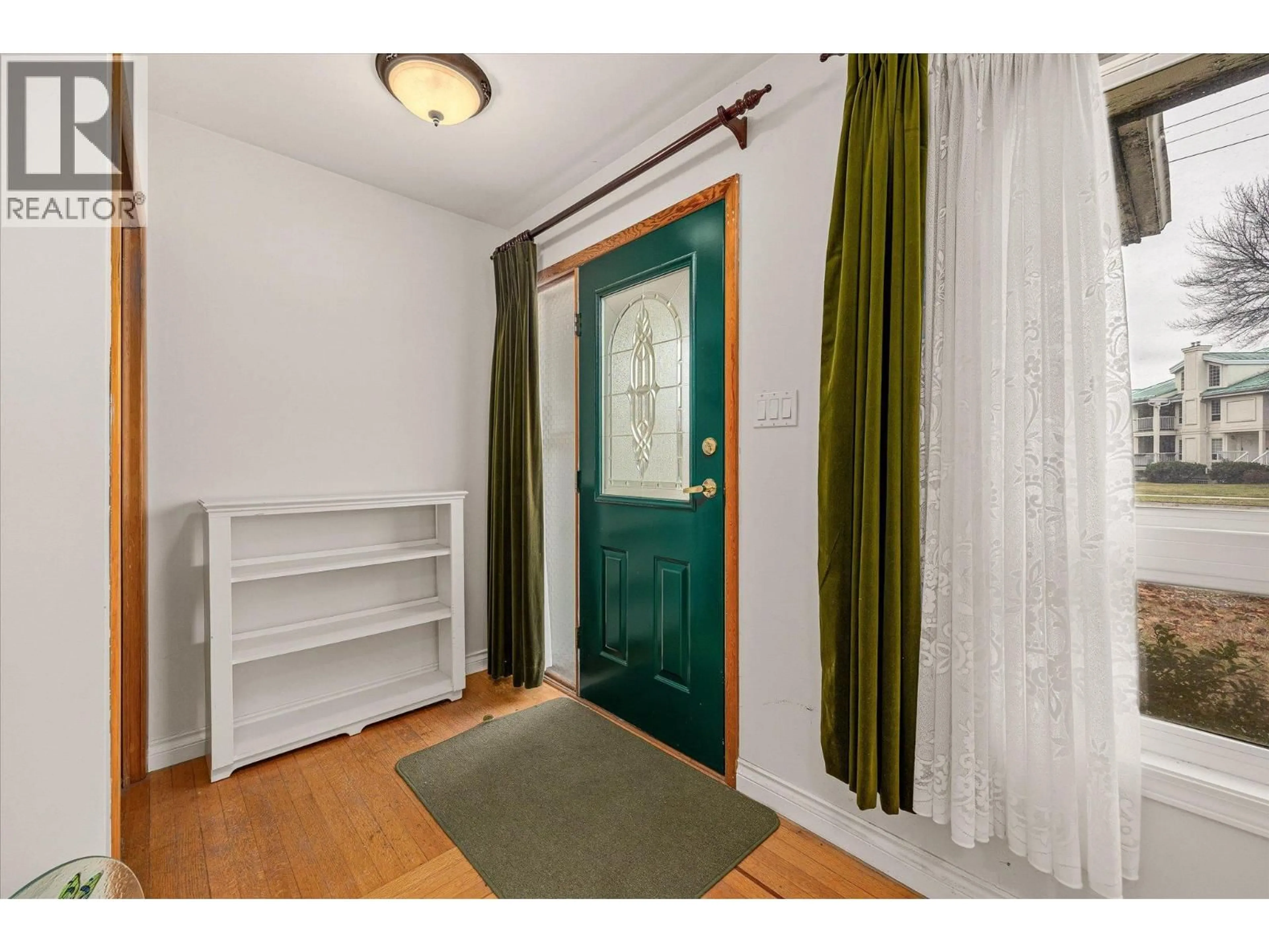 Indoor entryway for 1190 GUISACHAN ROAD, Kelowna British Columbia V1Y7X4