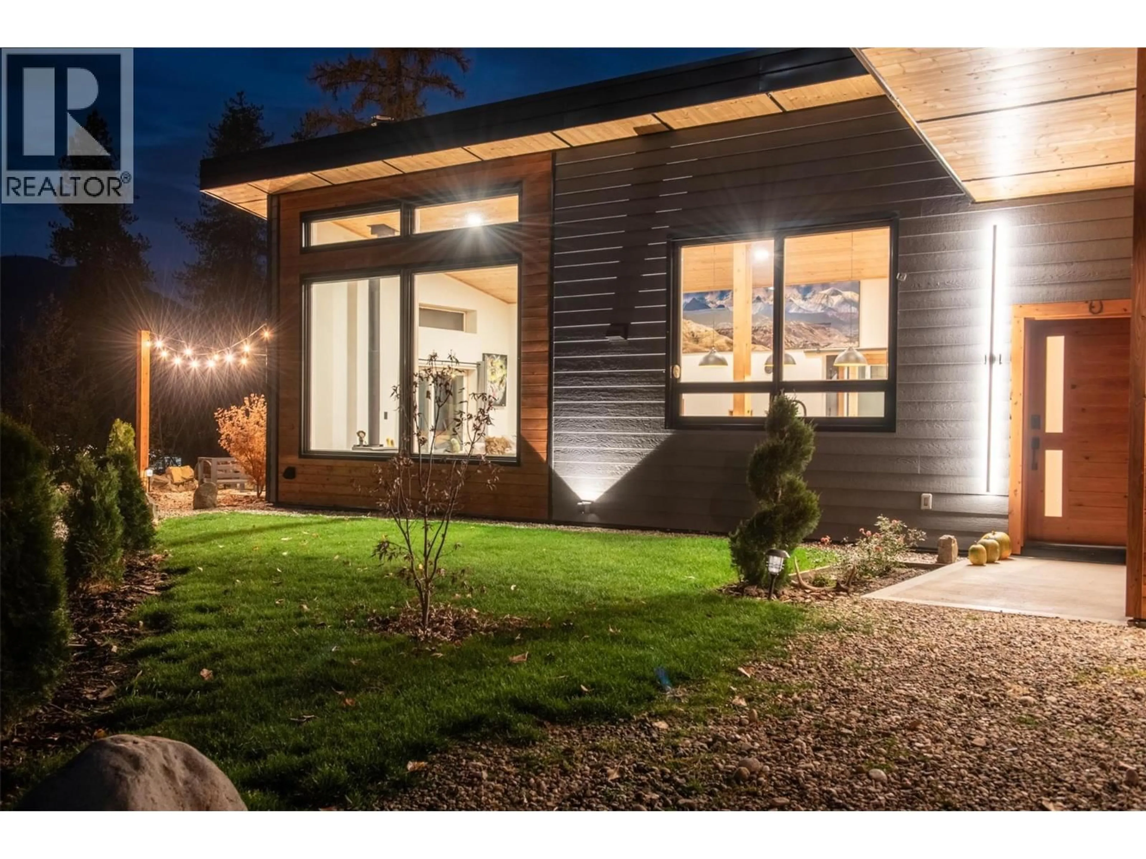 Home with vinyl exterior material, street for 19 MCKAY LANE, Fruitvale British Columbia V0G1L0