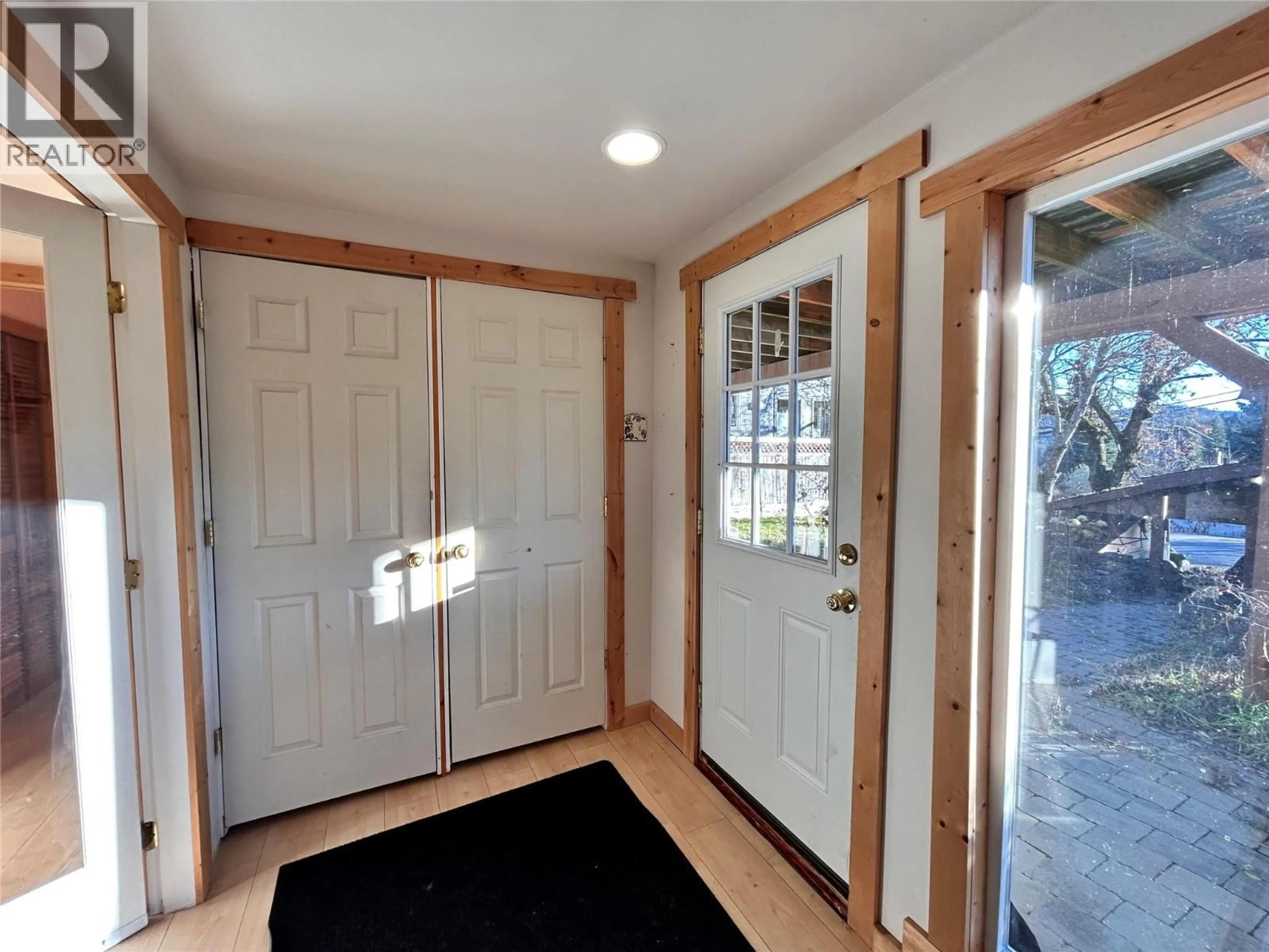 Indoor entryway for 1684 LEROI AVENUE, Rossland British Columbia V0G1Y0