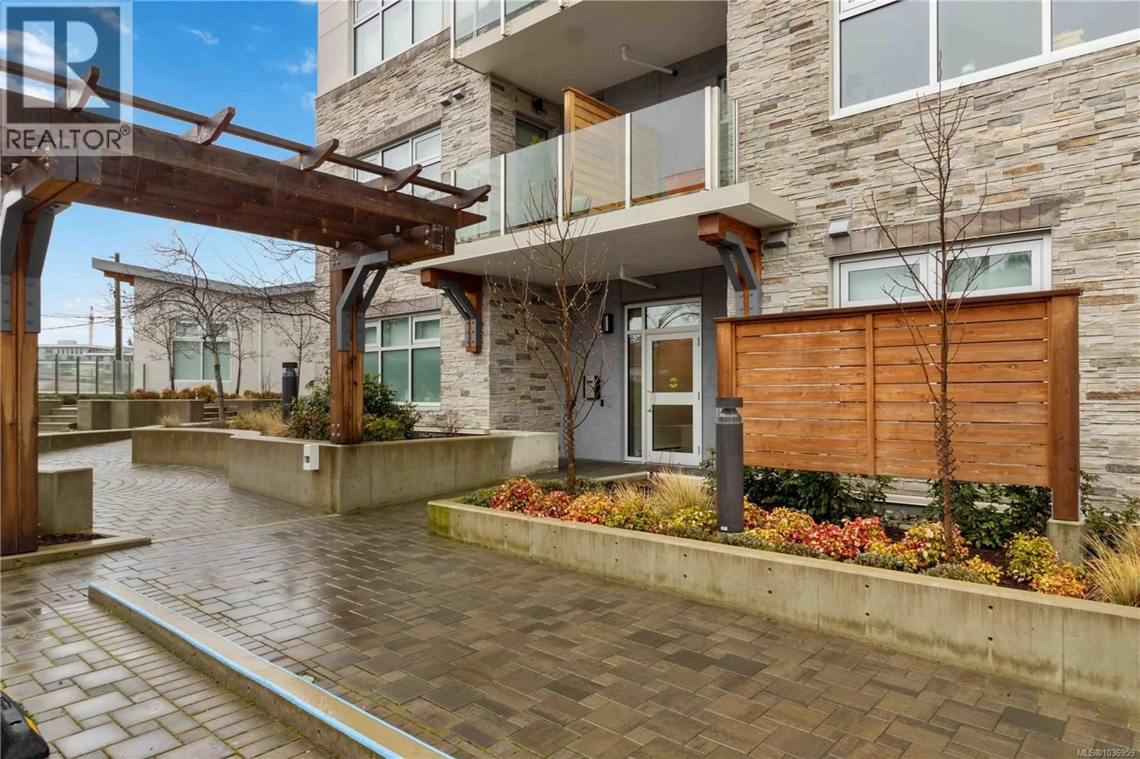 Patio, street for 204 - 916 LYALL STREET, Esquimalt British Columbia V9A5E6