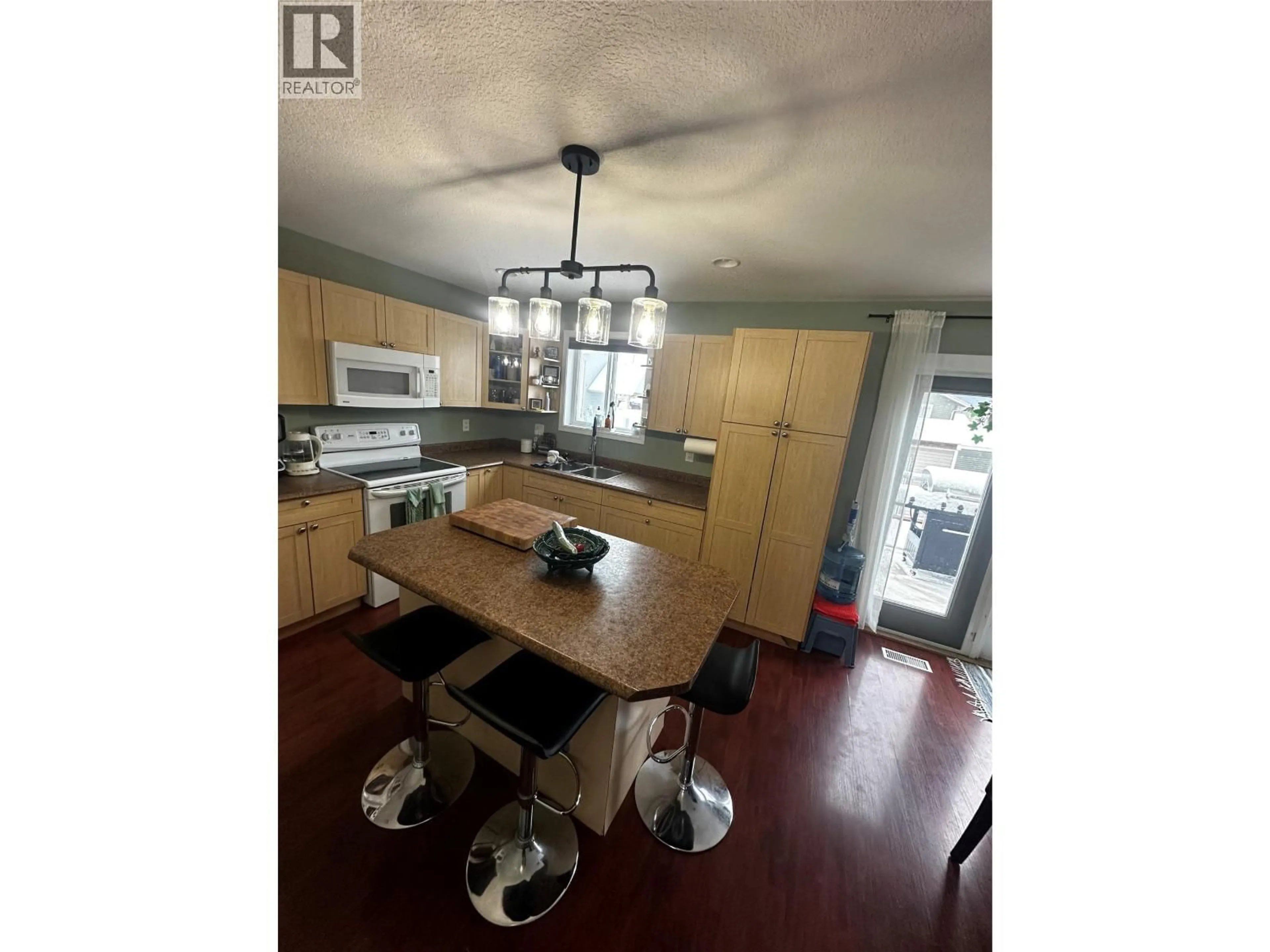 Open concept kitchen, wood/laminate floor for 5213 40 ST NE STREET, Chetwynd British Columbia V0C1J0