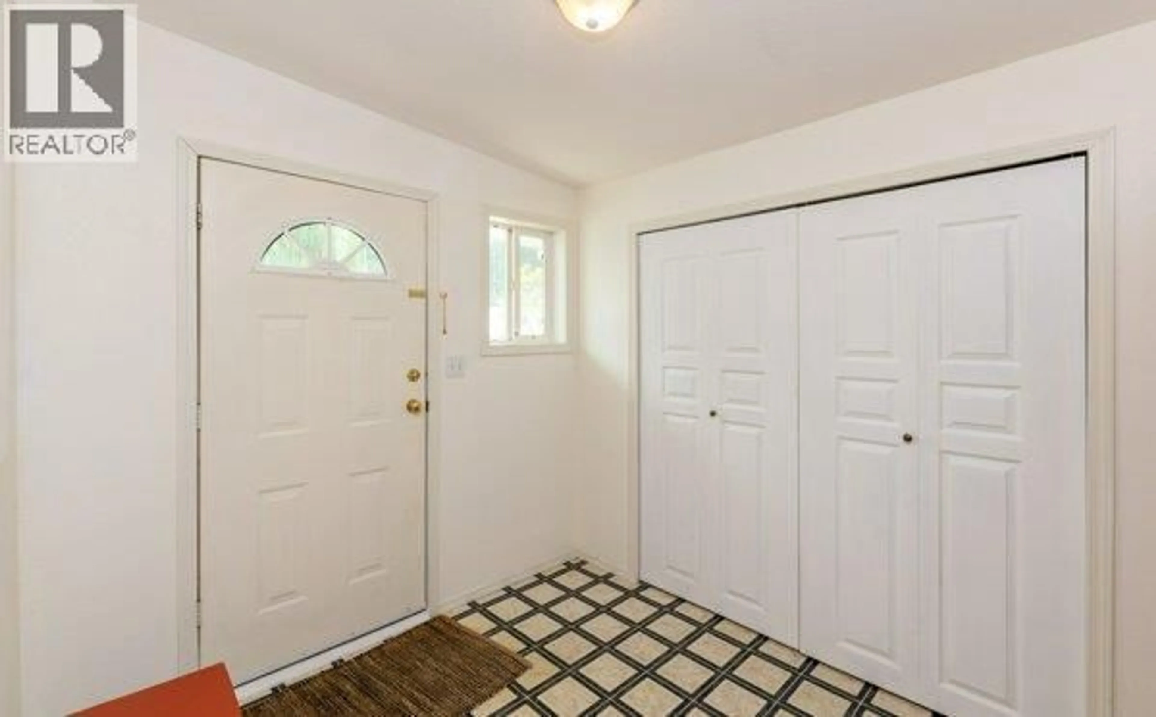 Indoor entryway for 18 - 501 KAPPEL STREET, Sicamous British Columbia V0E2V1