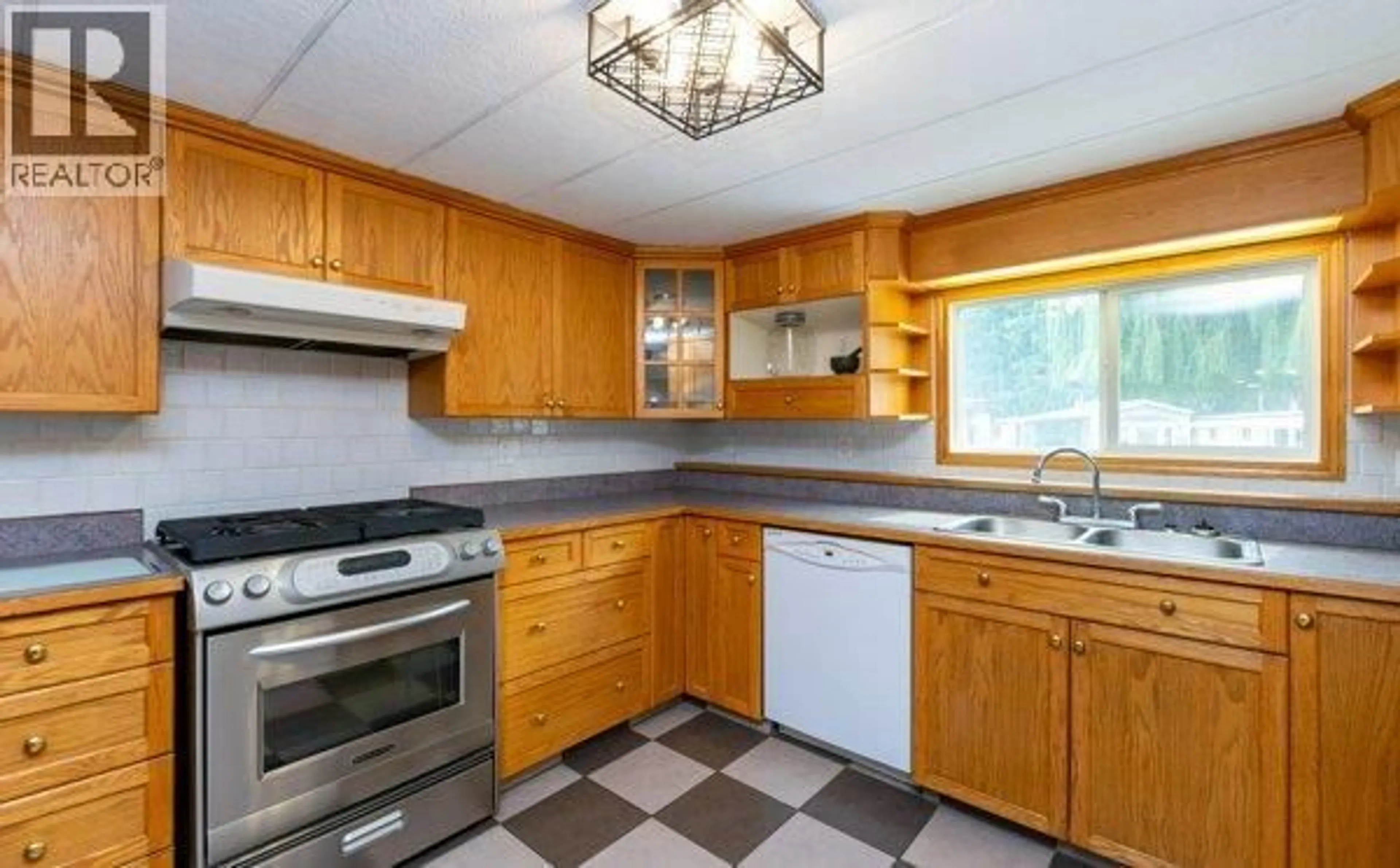 Standard kitchen, unknown for 18 - 501 KAPPEL STREET, Sicamous British Columbia V0E2V1