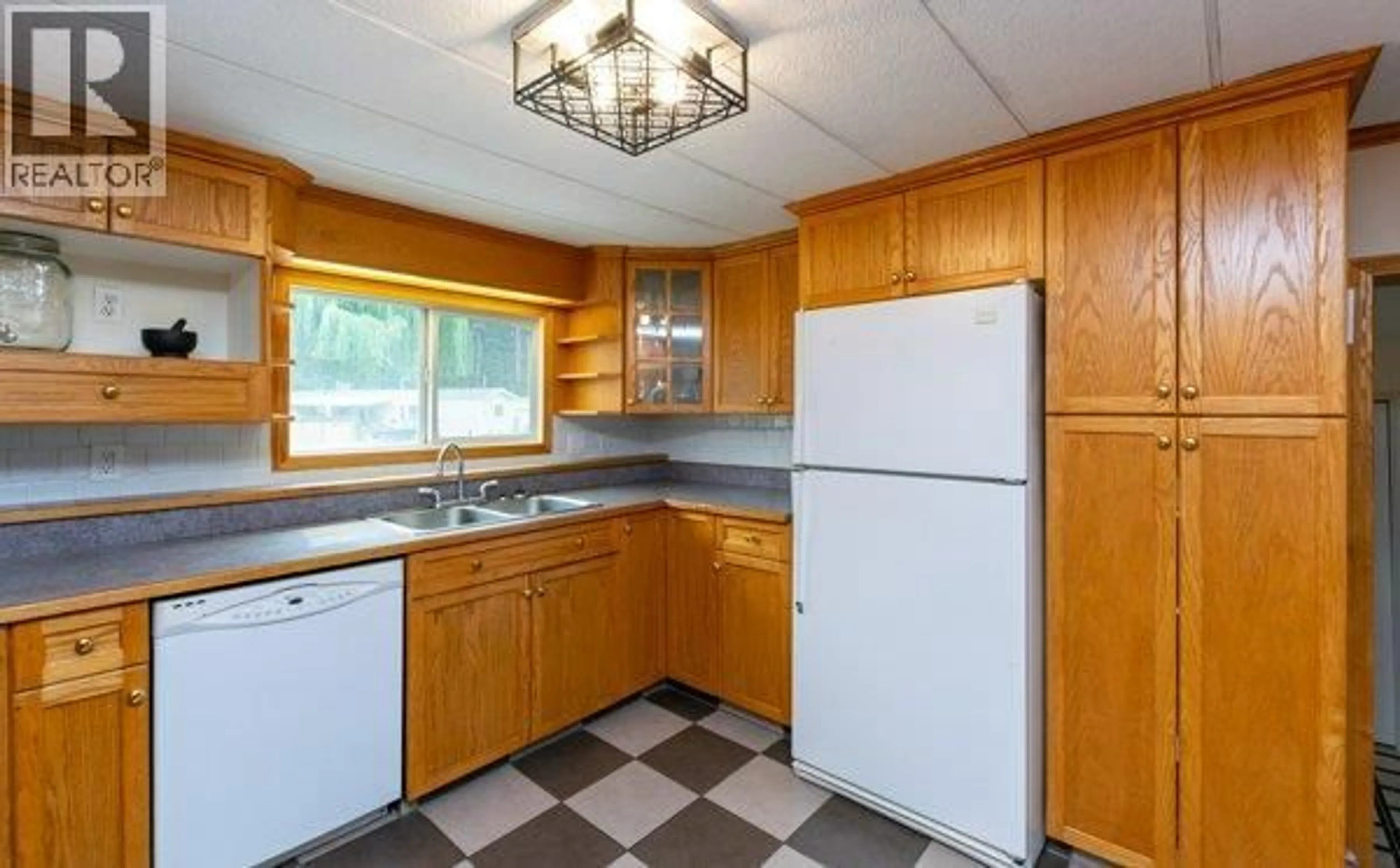 Standard kitchen, unknown for 18 - 501 KAPPEL STREET, Sicamous British Columbia V0E2V1