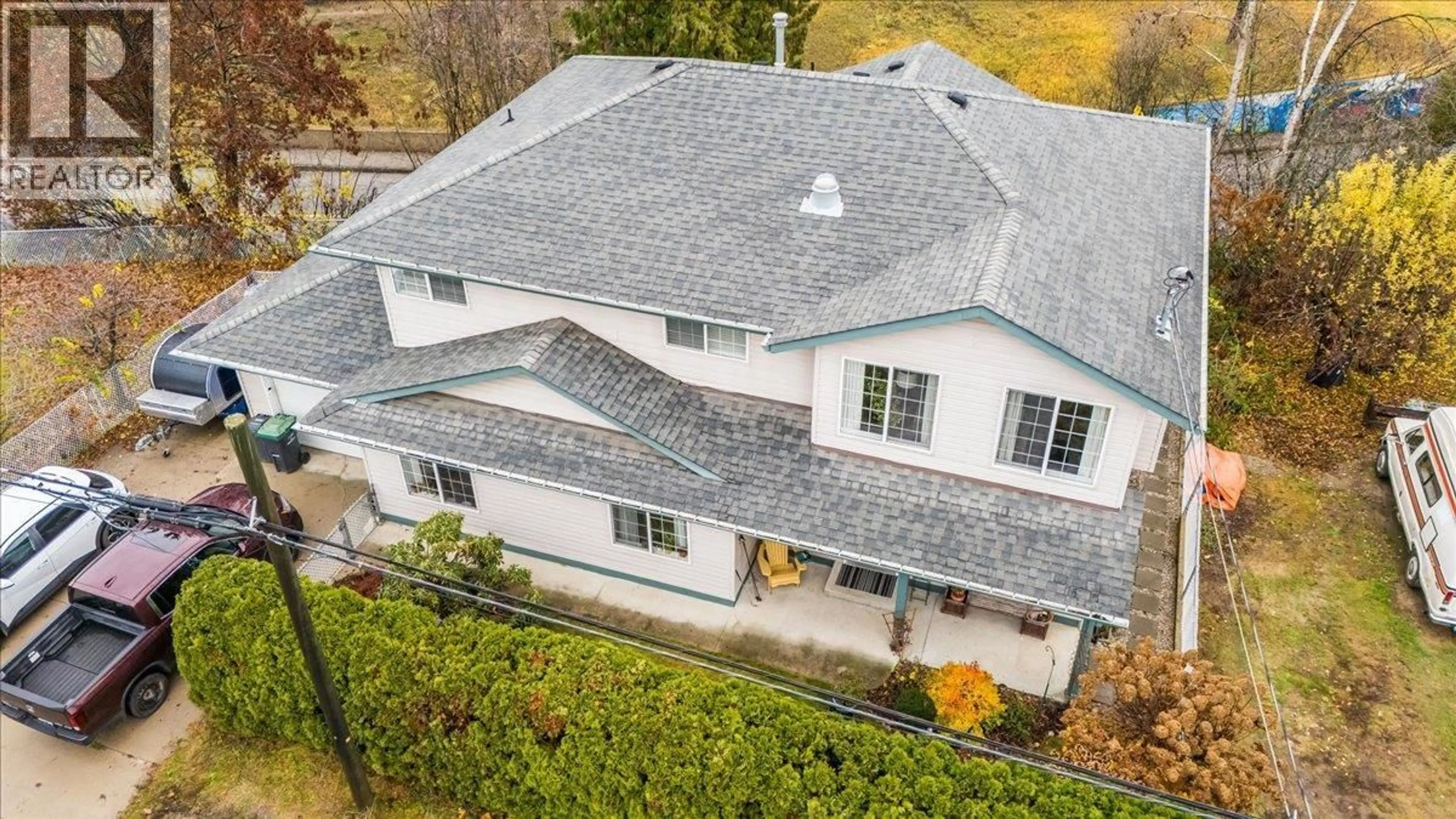 A pic from outside/outdoor area/front of a property/back of a property/a pic from drone, unknown for 2301 10TH AVENUE, Castlegar British Columbia V1N3A1