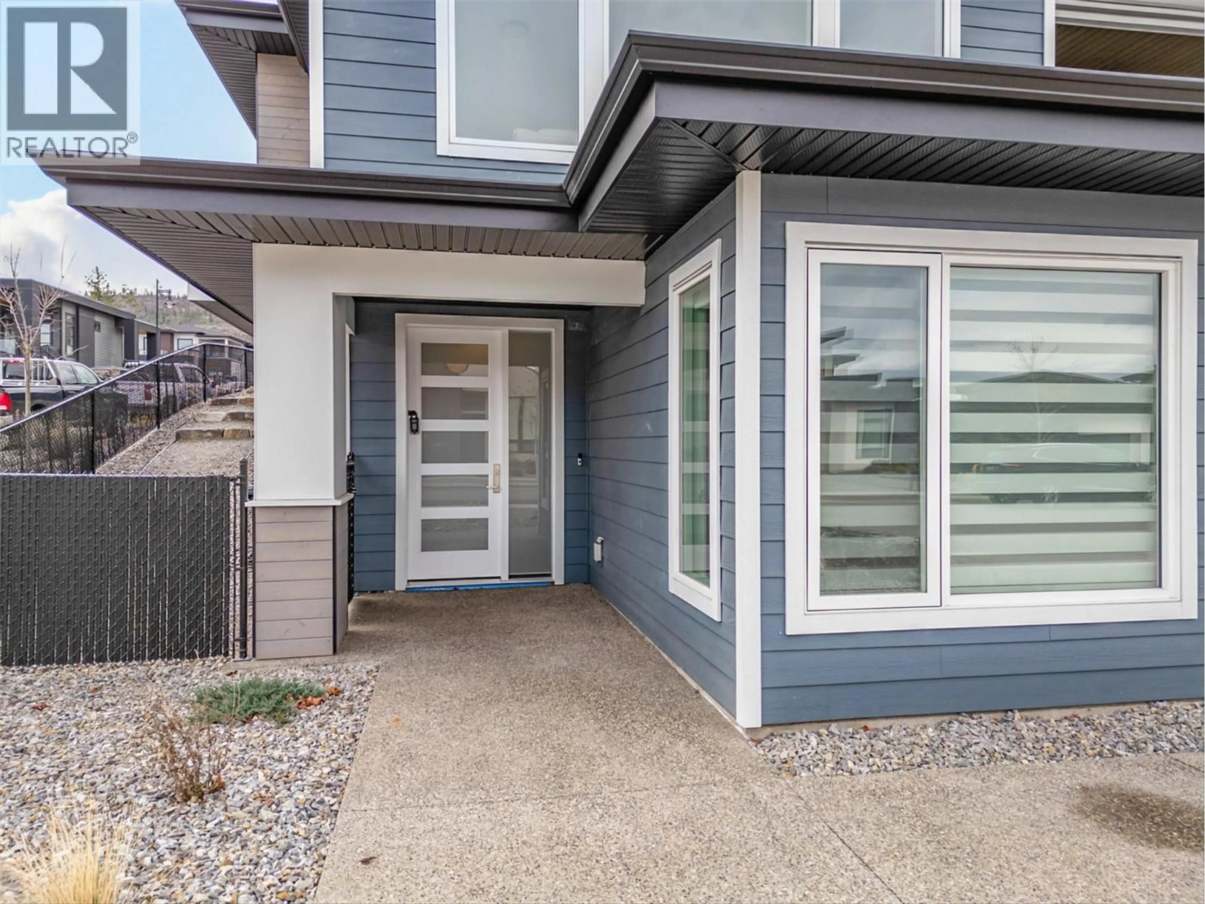 Home with vinyl exterior material, street for 1235 PONDS AVENUE, Kelowna British Columbia V1W5N1