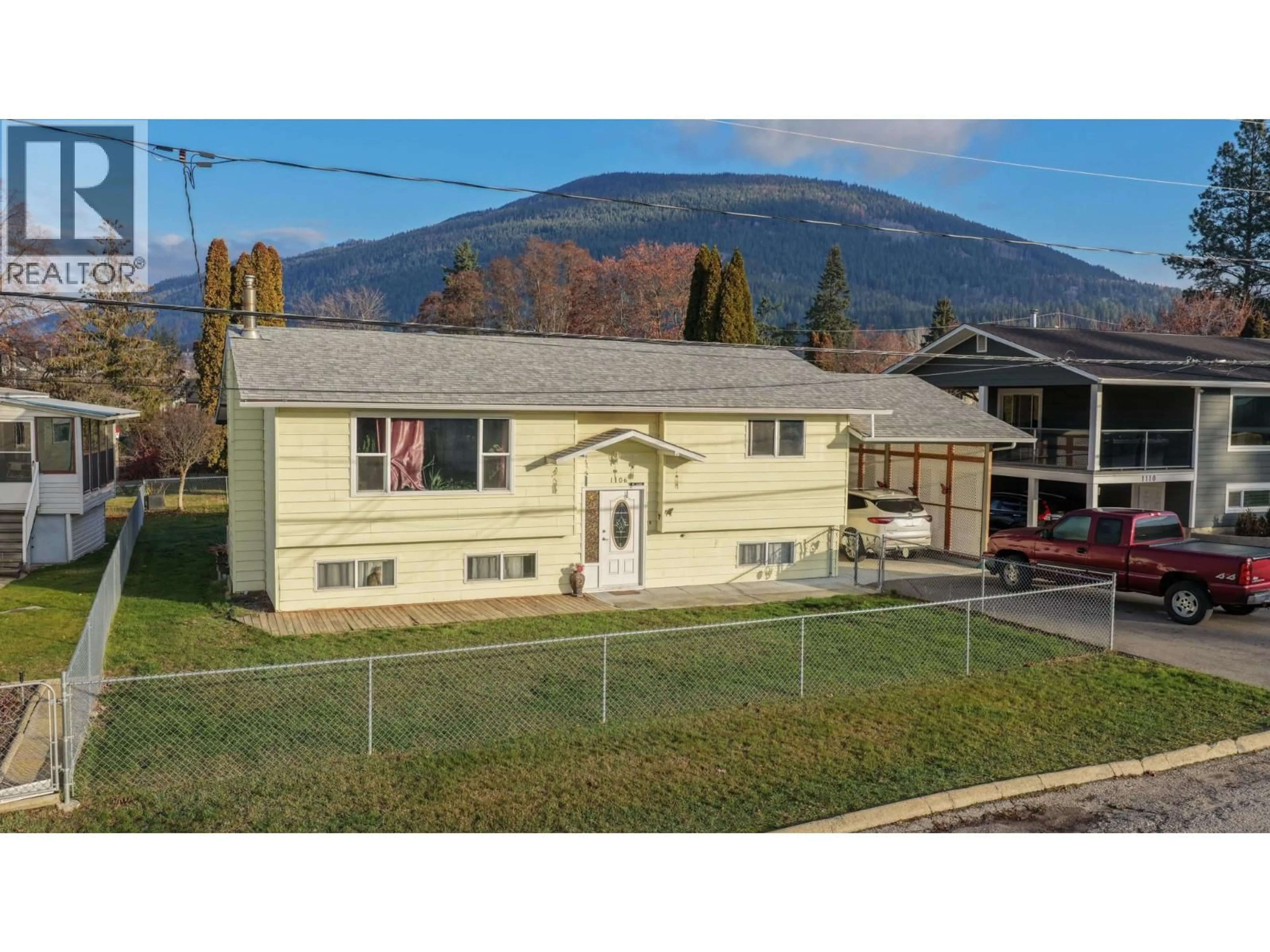 A pic from outside/outdoor area/front of a property/back of a property/a pic from drone, mountain view for 1106 BIRCH STREET, Creston British Columbia V0B1G3