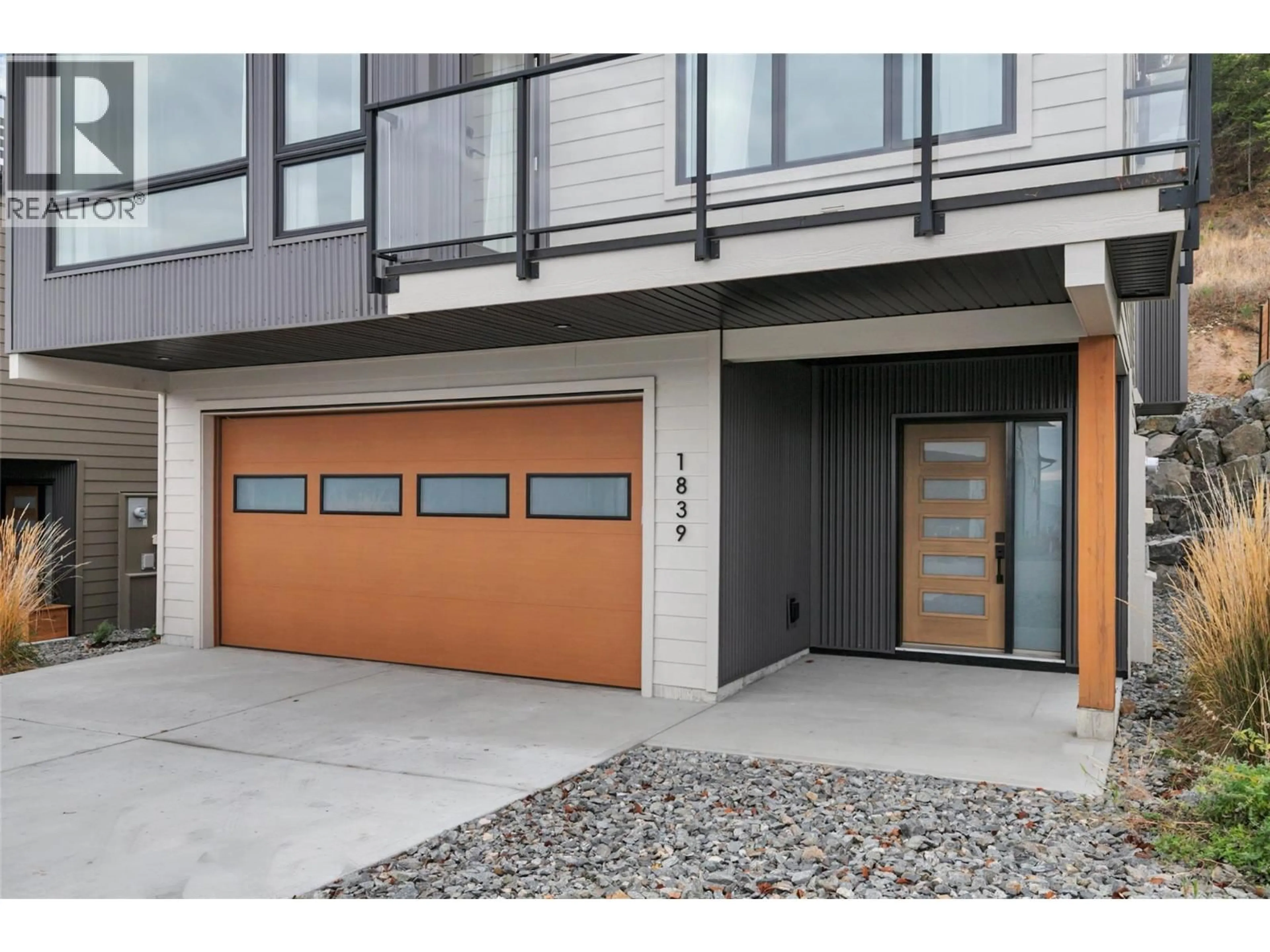 Indoor garage for 1839 GREY OWL COURT, Kelowna British Columbia V1V0C6