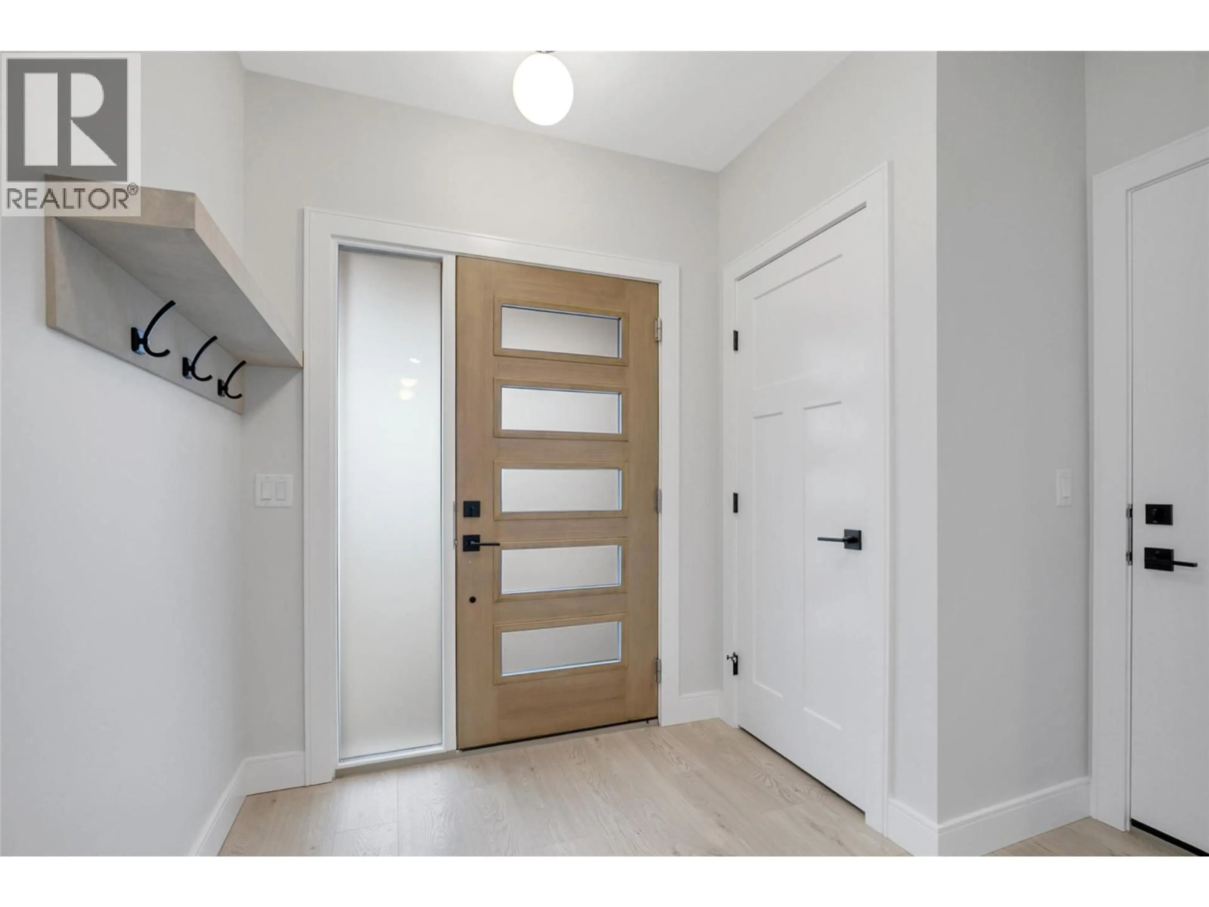 Indoor entryway for 1839 GREY OWL COURT, Kelowna British Columbia V1V0C6