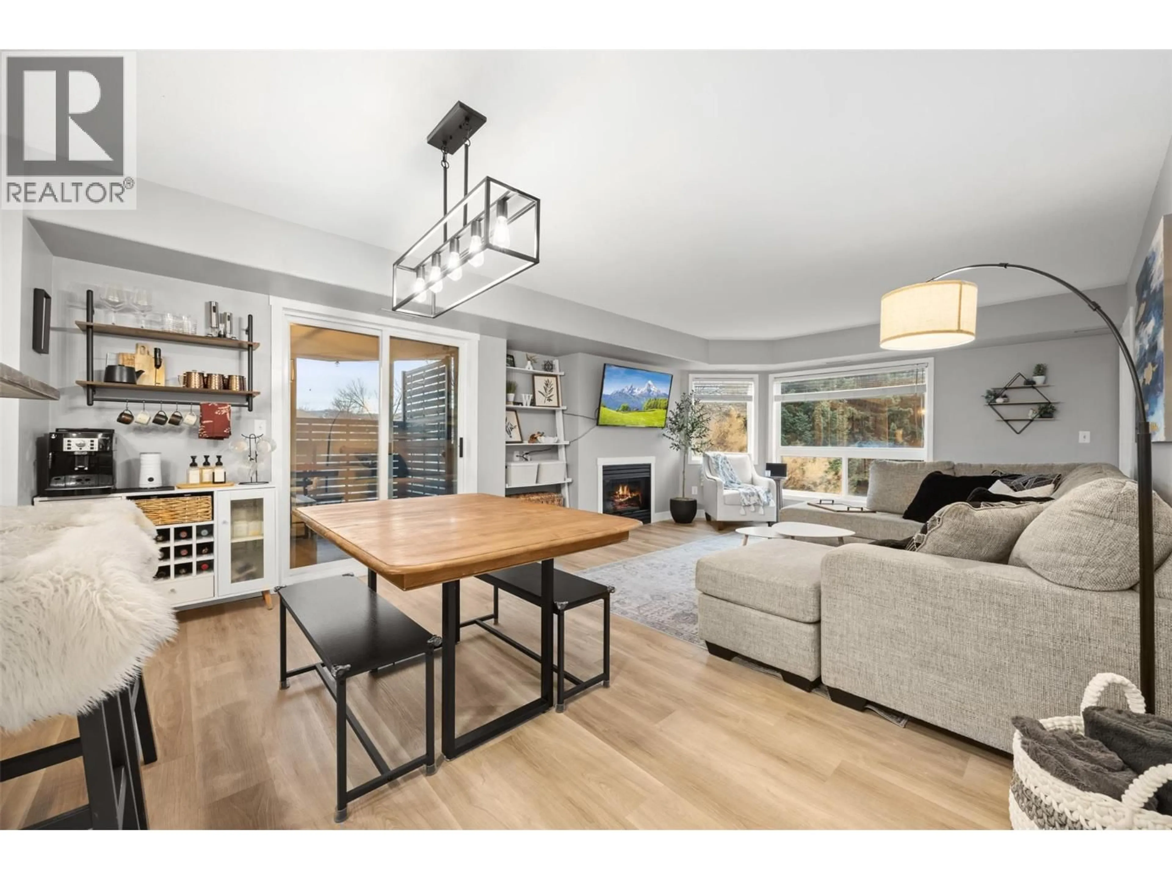 Open concept kitchen, wood/laminate floor for 310 - 3115 DE MONTREUIL COURT, Kelowna British Columbia V1W3W1