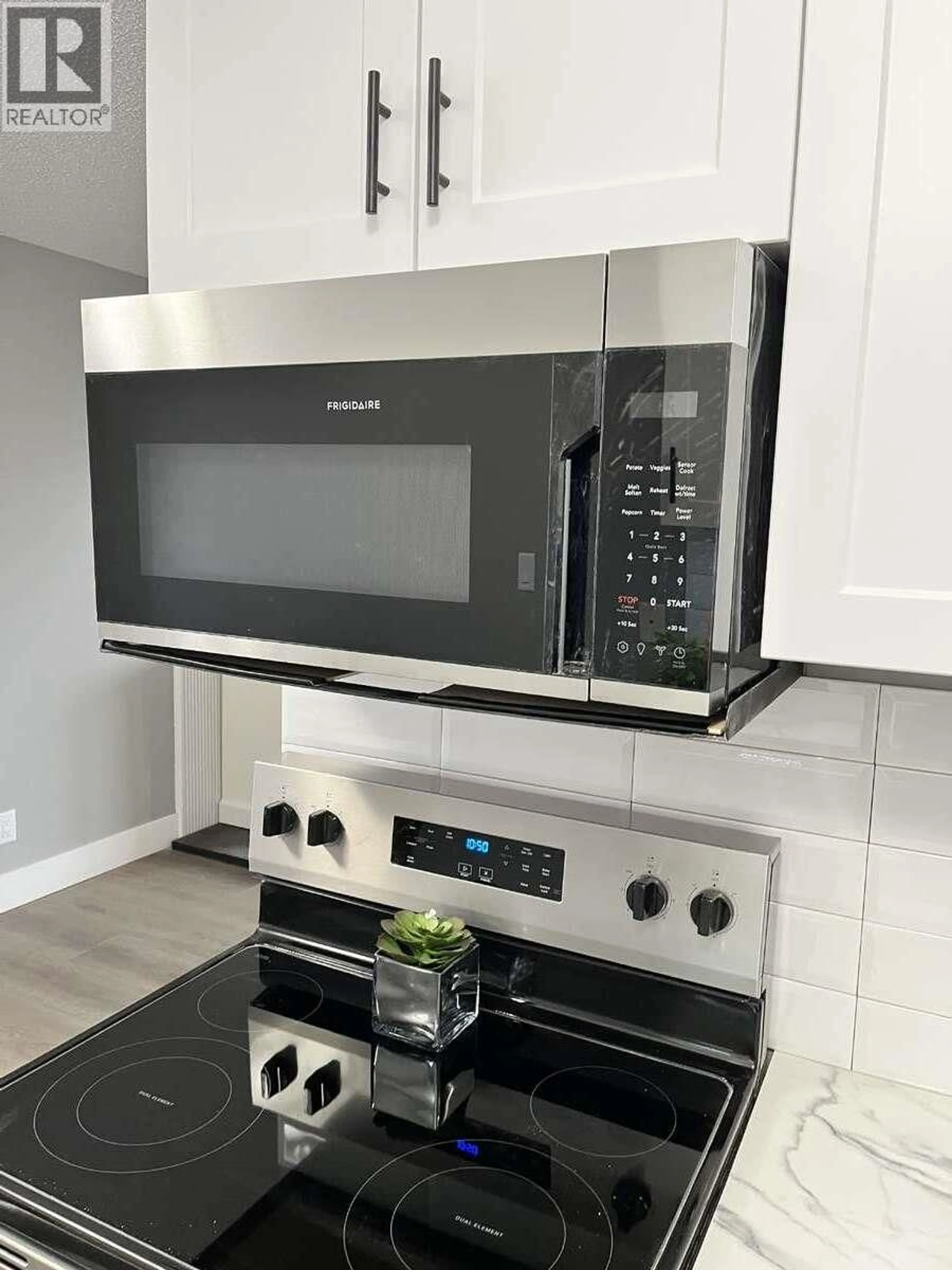 Standard kitchen, ceramic/tile floor for 304 - 110 SKAHA PLACE, Penticton British Columbia V2A7L1