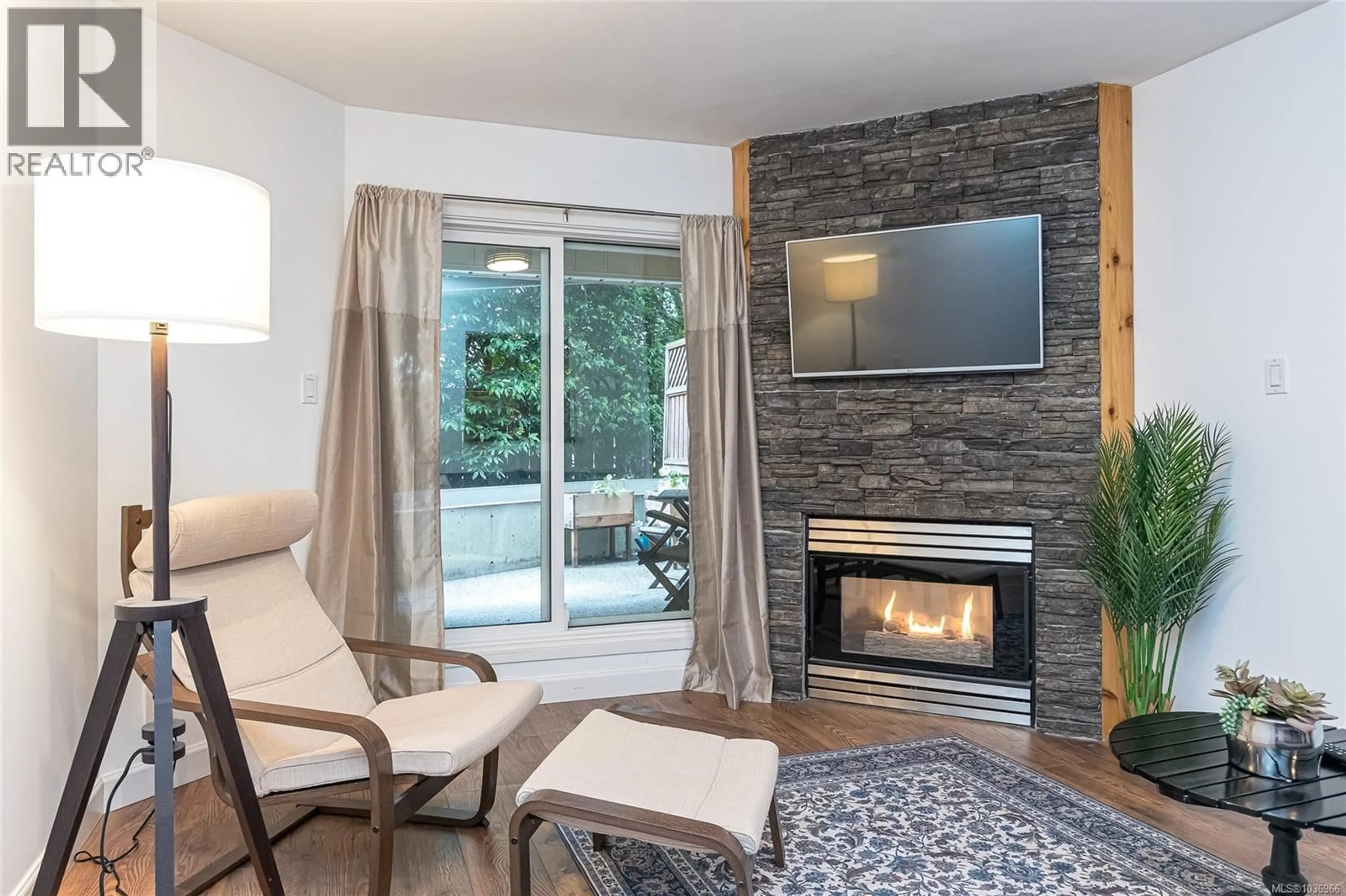 Unknown for 105 - 2710 GROSVENOR ROAD, Victoria British Columbia V8T3M9