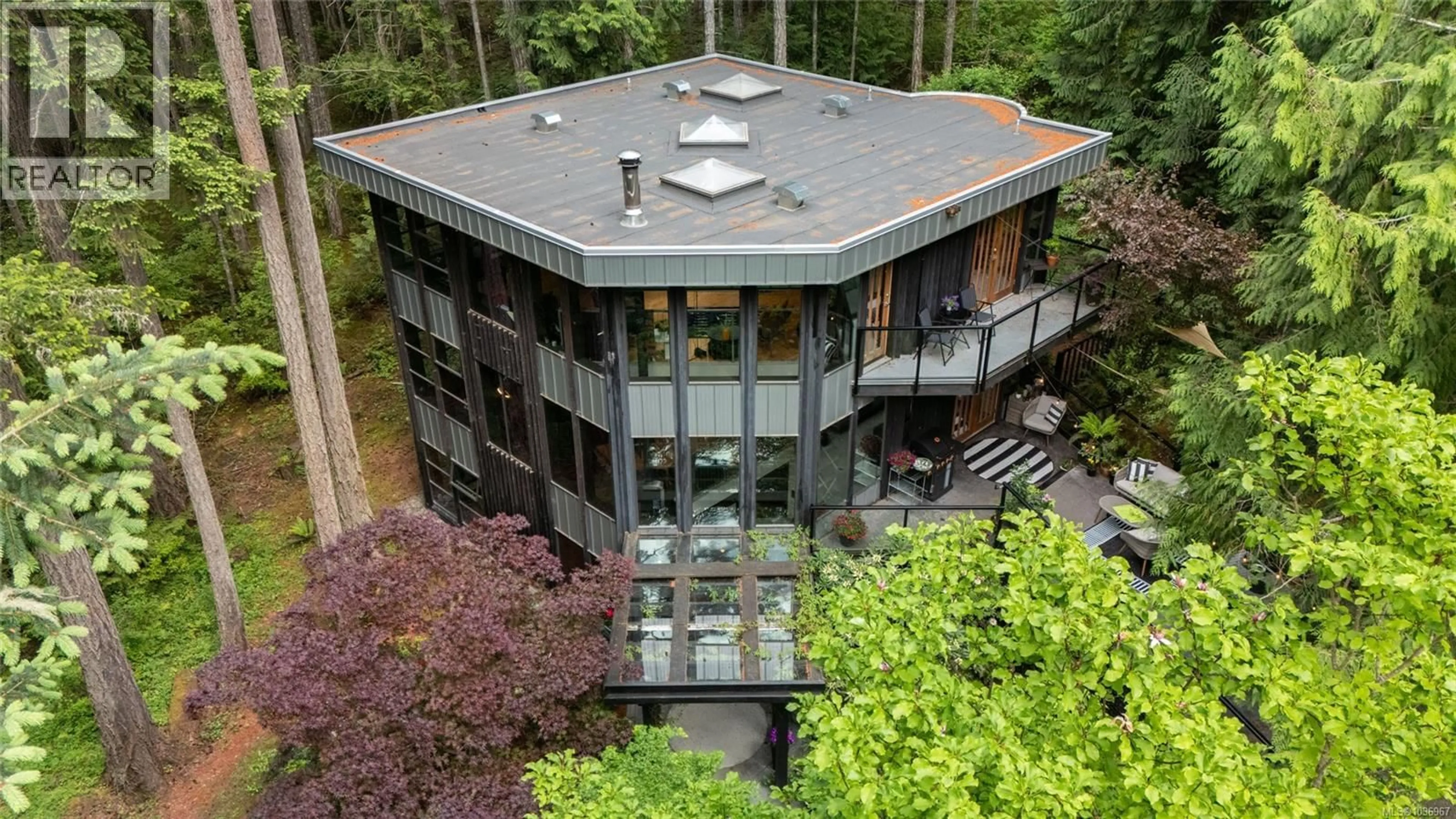 A pic from outside/outdoor area/front of a property/back of a property/a pic from drone, building for 1457 HOWCREST ROAD, North Saanich British Columbia V8L5K1