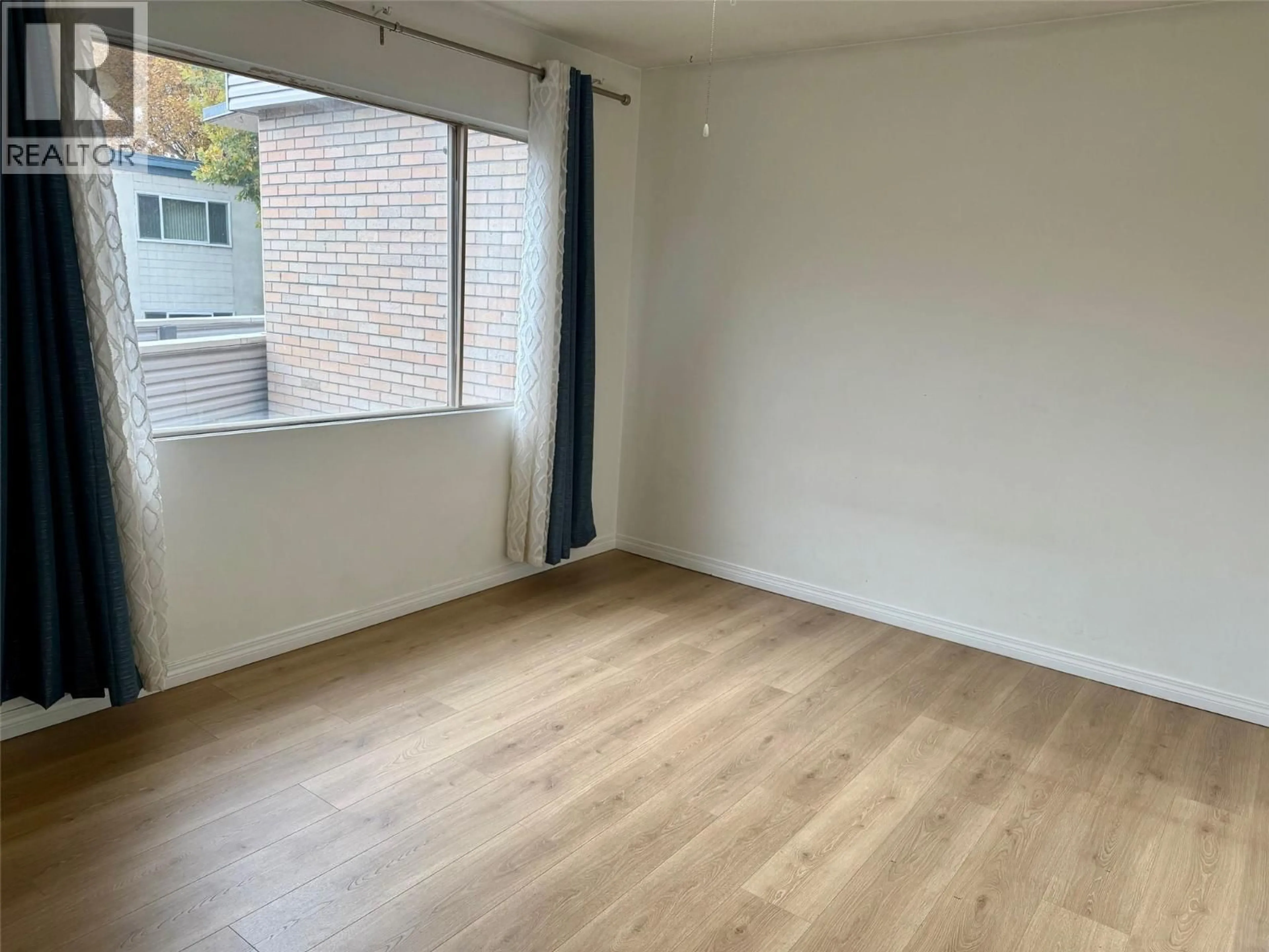 A pic of a room for 303 - 1761 PANDOSY STREET, Kelowna British Columbia V1Y1R2