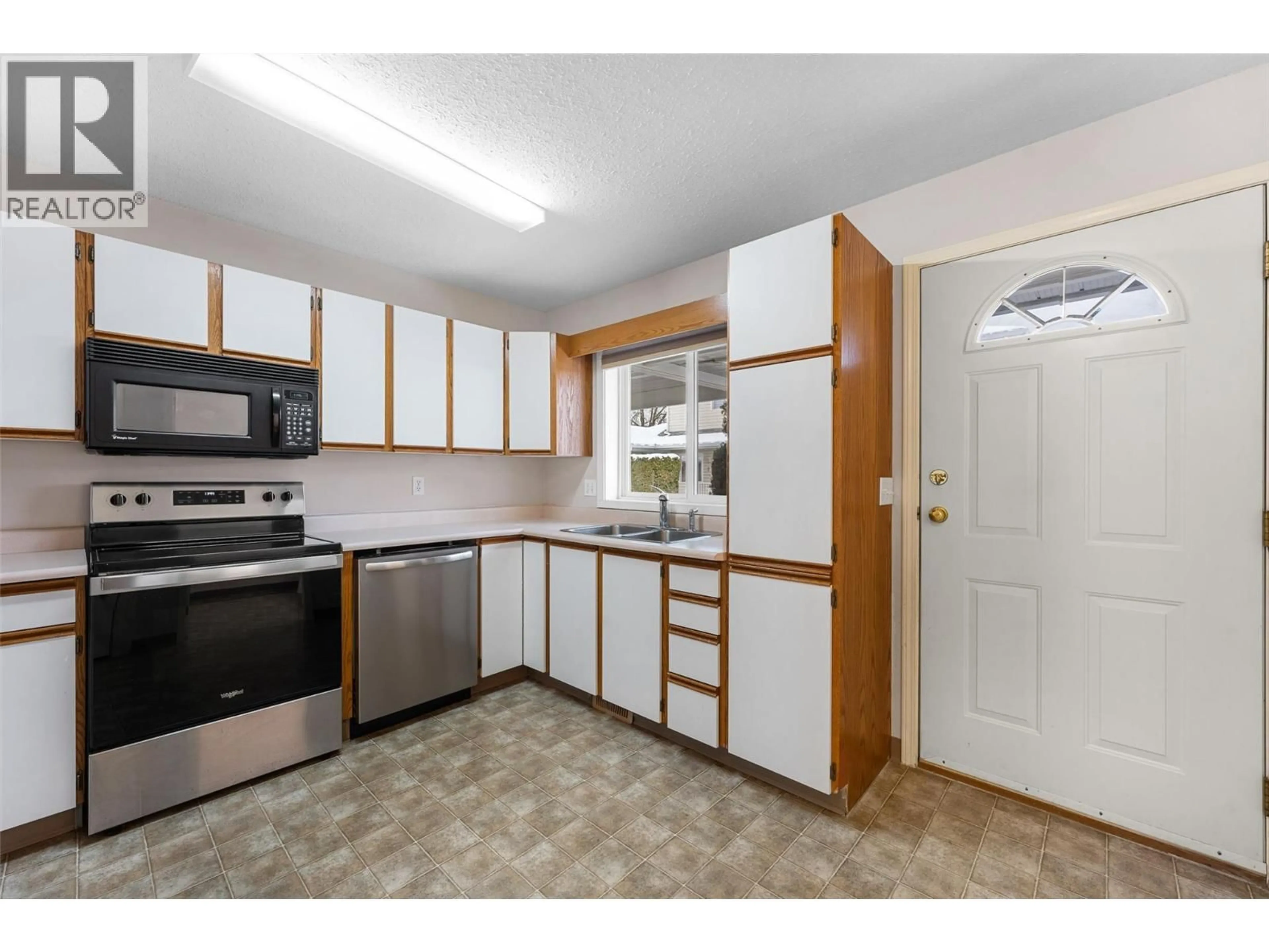 Standard kitchen, unknown for 5 - 600 10 STREET SOUTHWEST, Salmon Arm British Columbia V1E1J7