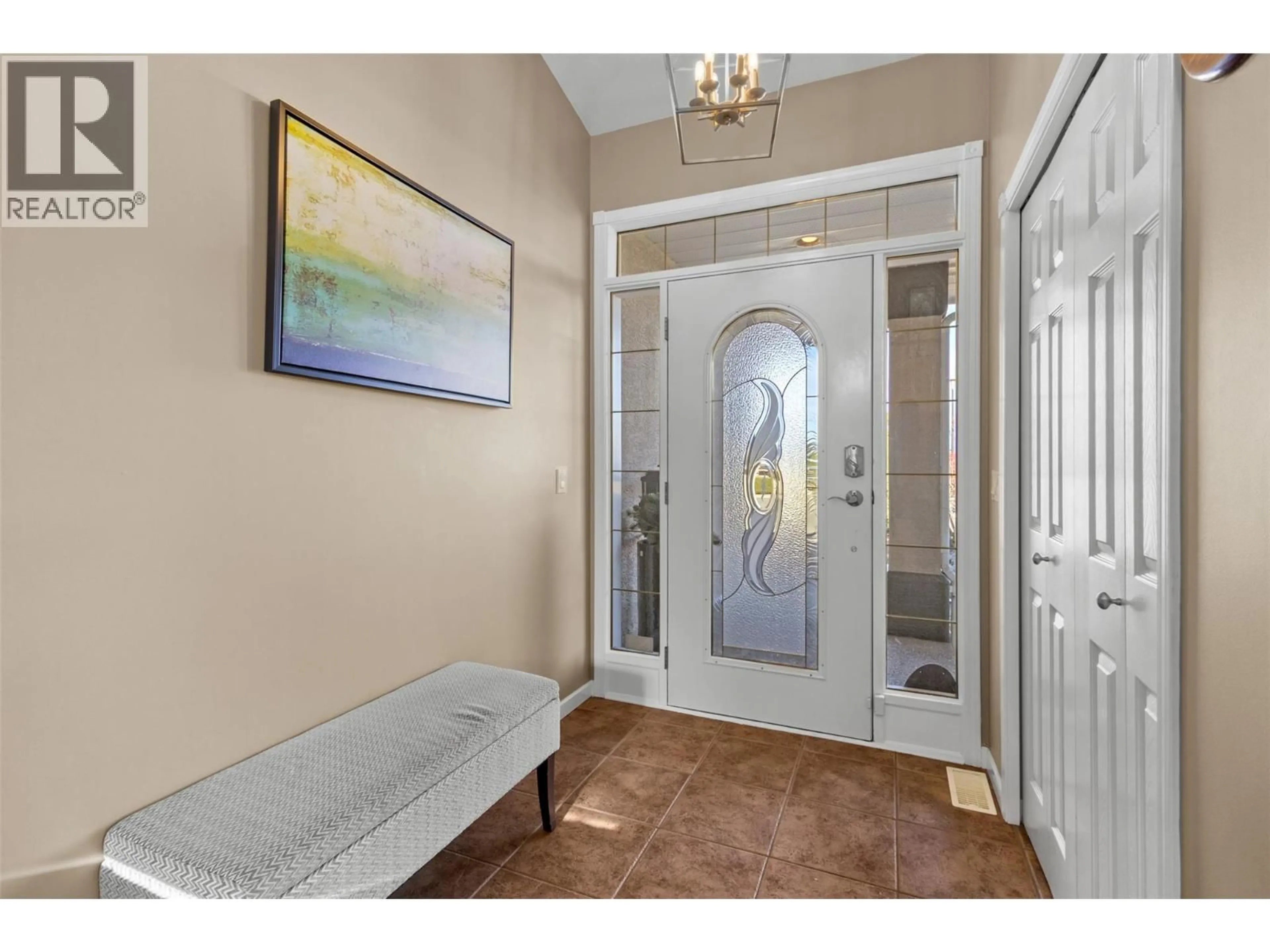 Indoor entryway for 1909 GLEN GARY DRIVE, Kamloops British Columbia V2E1P5