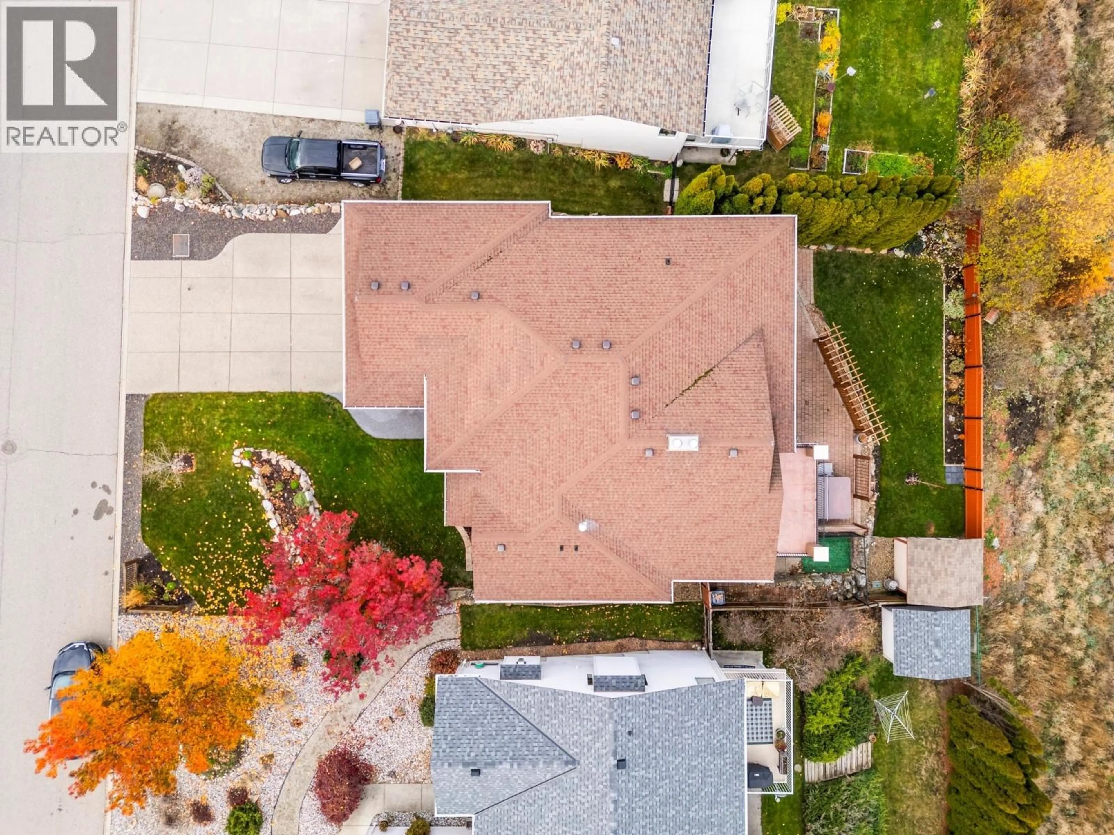 A pic from outside/outdoor area/front of a property/back of a property/a pic from drone, street for 289 INVERNESS DRIVE, Coldstream British Columbia V1B3W1