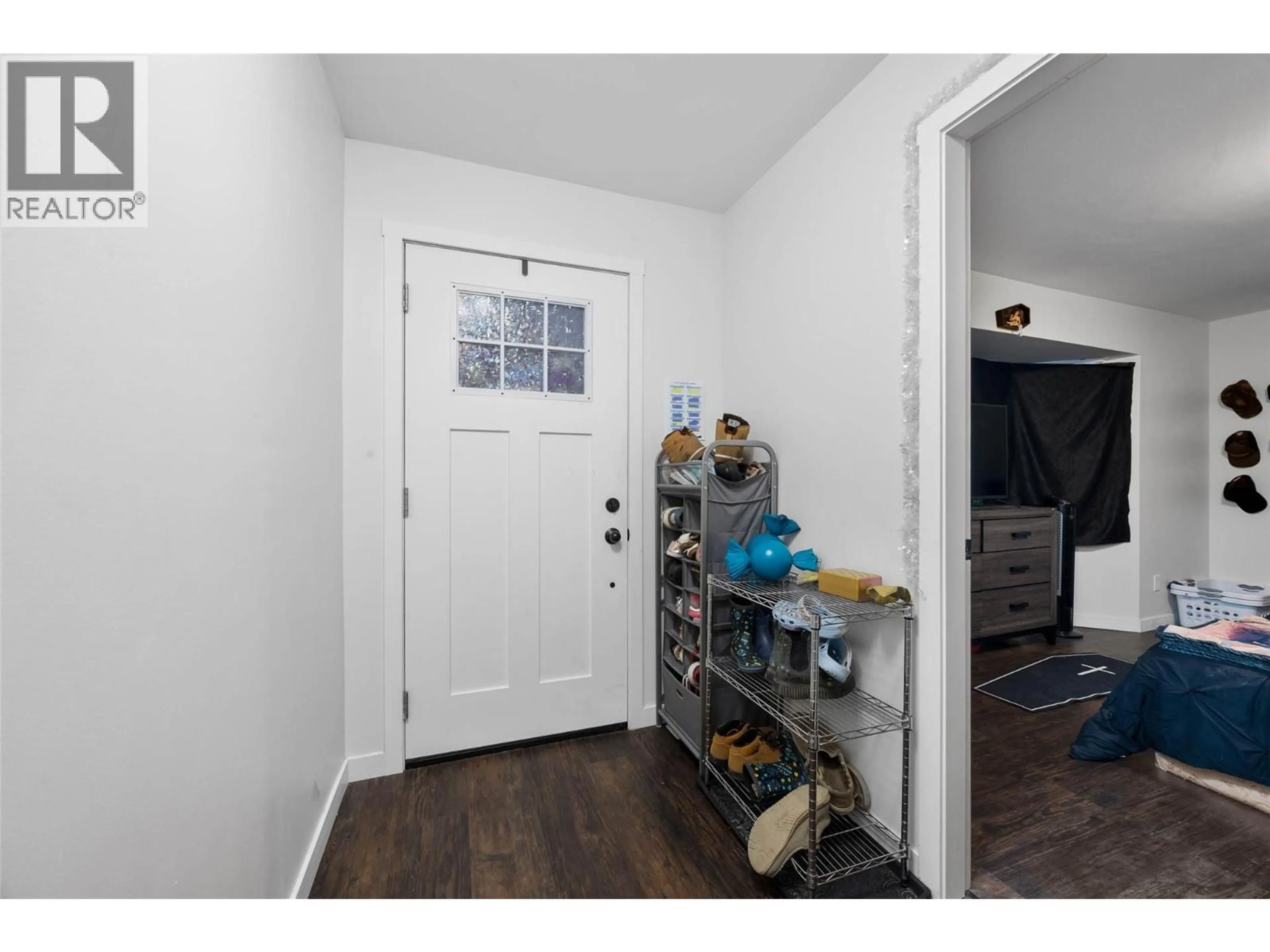 Indoor entryway for 221 FAIRVIEW AVENUE, Kamloops British Columbia V2B1E8