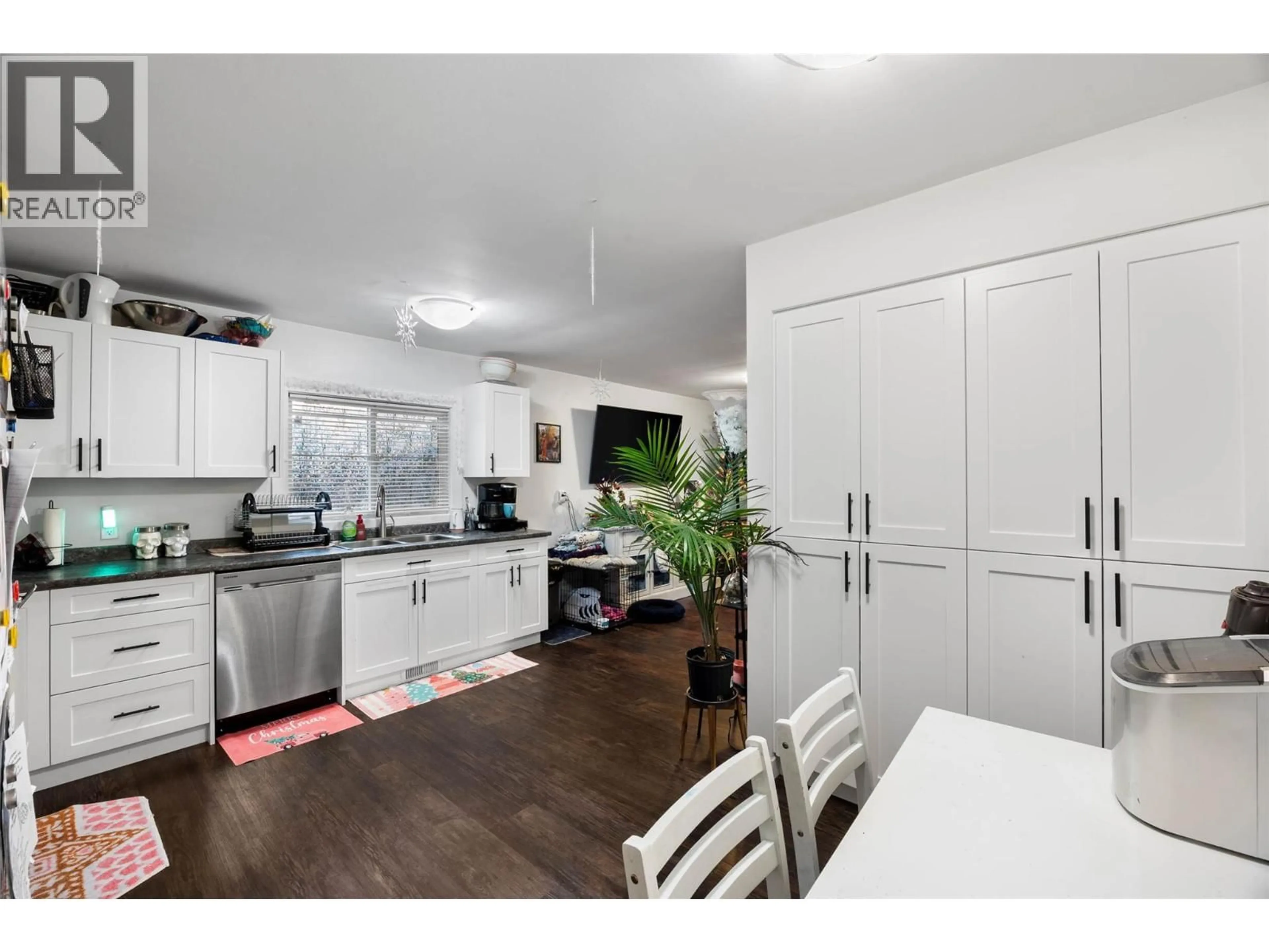 Open concept kitchen, unknown for 221 FAIRVIEW AVENUE, Kamloops British Columbia V2B1E8