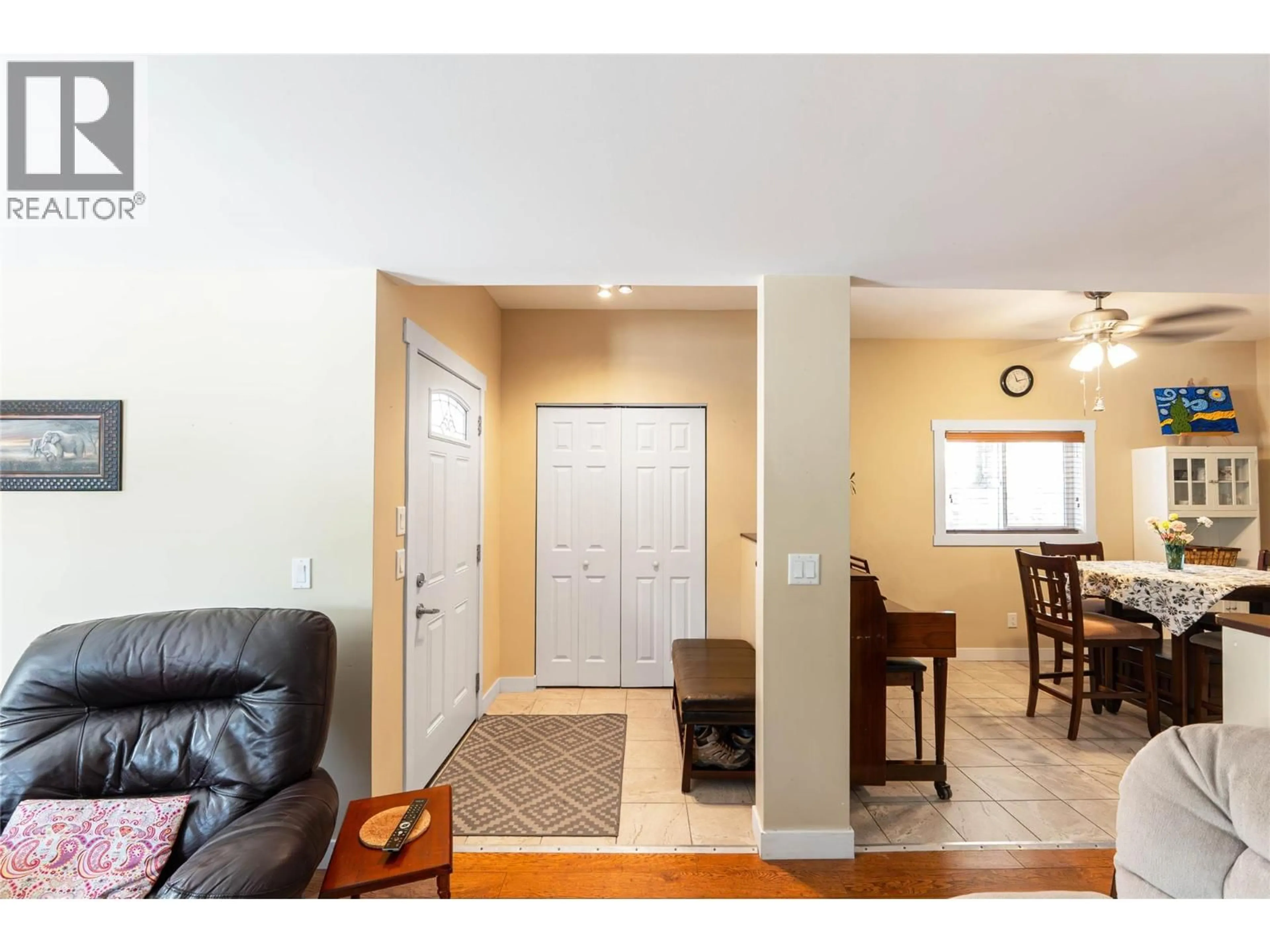 Indoor entryway for 3 - 1860 BOUCHERIE ROAD, West Kelowna British Columbia V4T1Z9