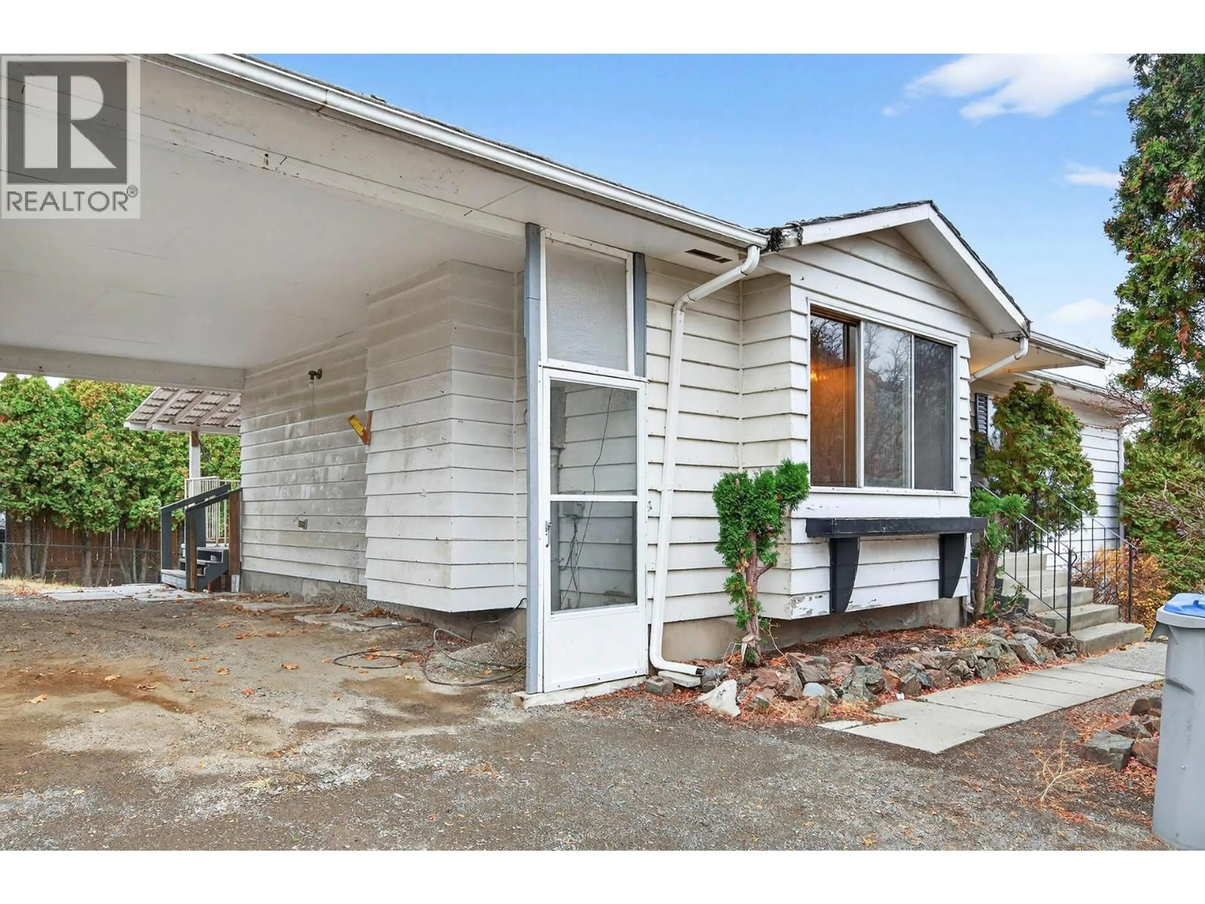 Home with vinyl exterior material, street for 1269 HOOK DRIVE, Kamloops British Columbia V2B7S8