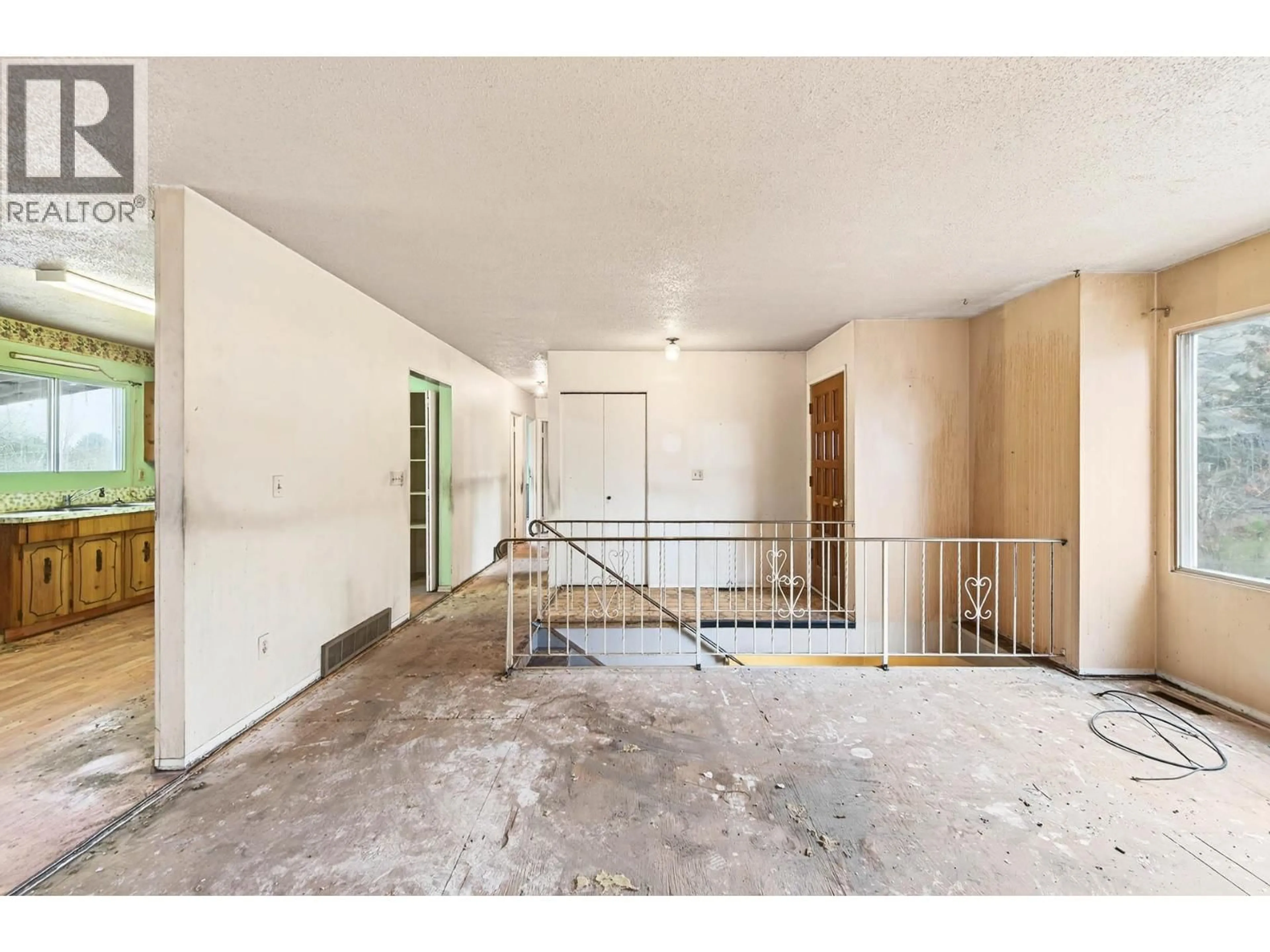 Indoor foyer for 1269 HOOK DRIVE, Kamloops British Columbia V2B7S8