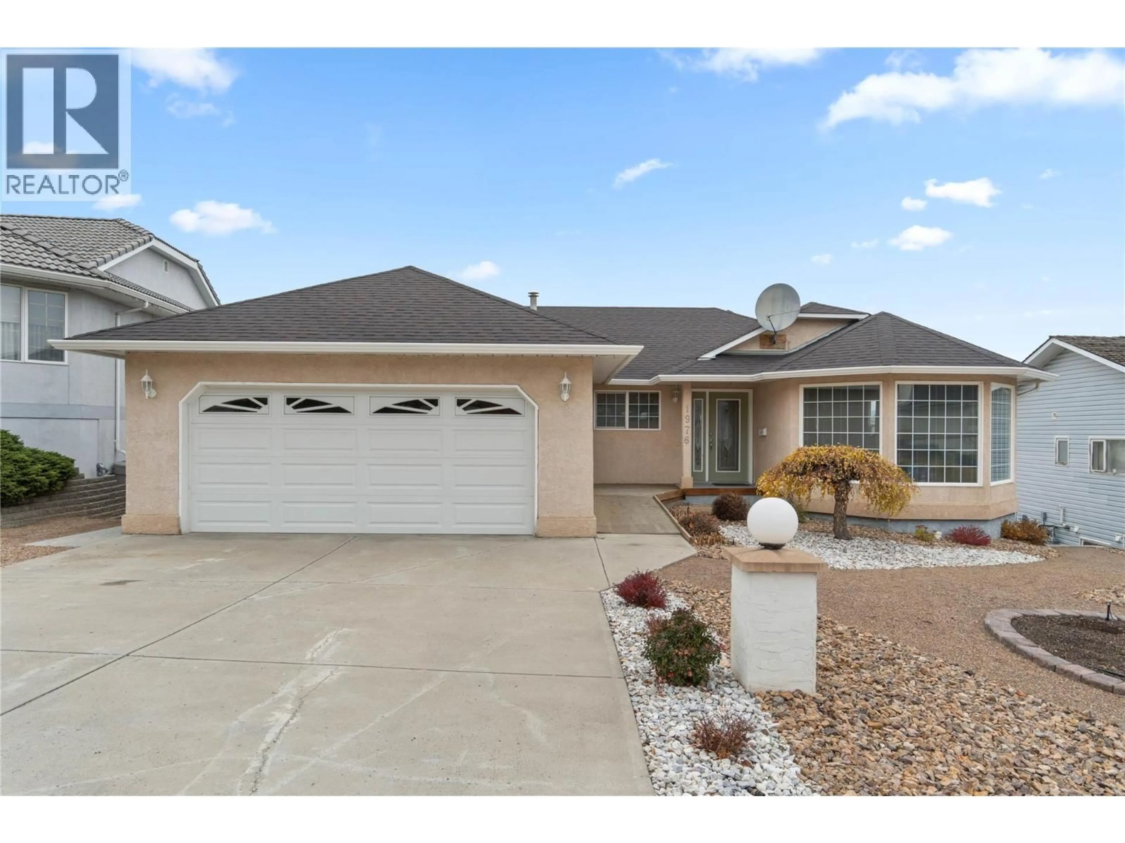 Home with vinyl exterior material, street for 1976 GLOAMING DRIVE, Kamloops British Columbia V1S1P8