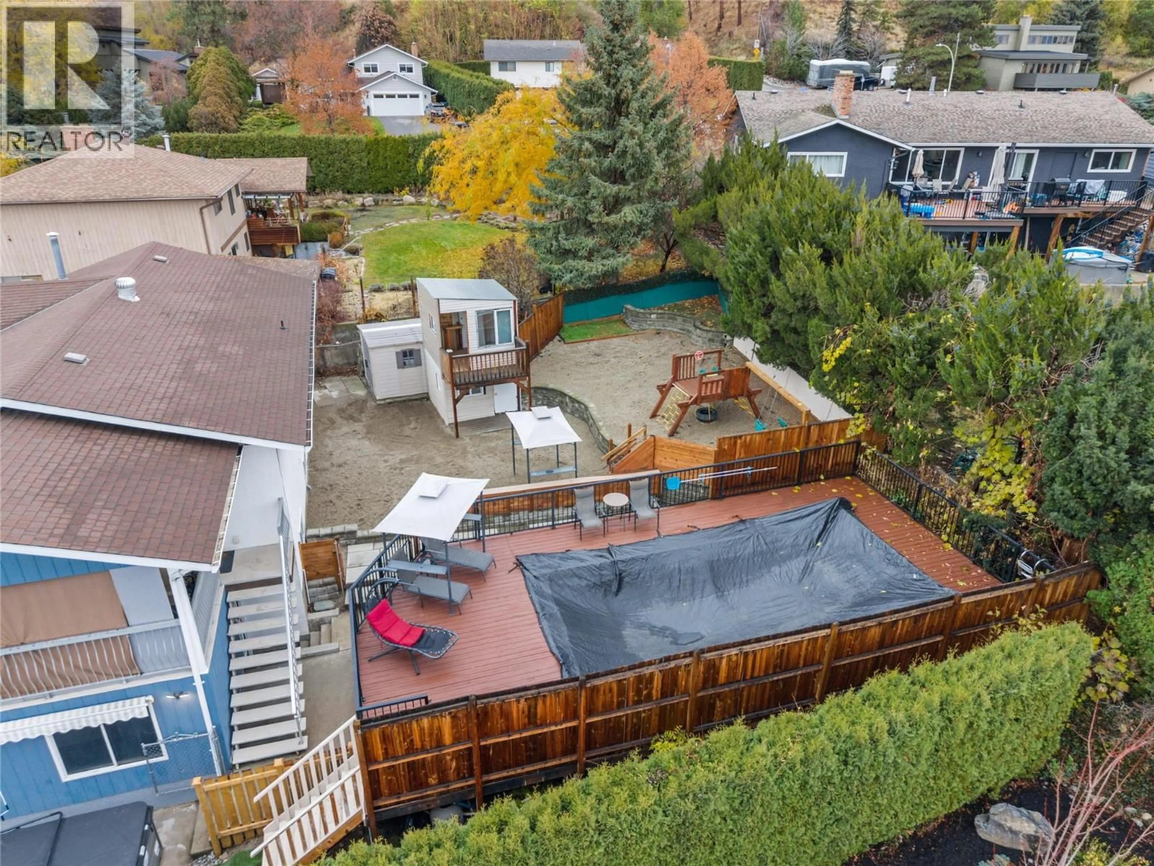 A pic from outside/outdoor area/front of a property/back of a property/a pic from drone, city buildings view from balcony for 2555 O'REILLY ROAD, Kelowna British Columbia V1W2V5