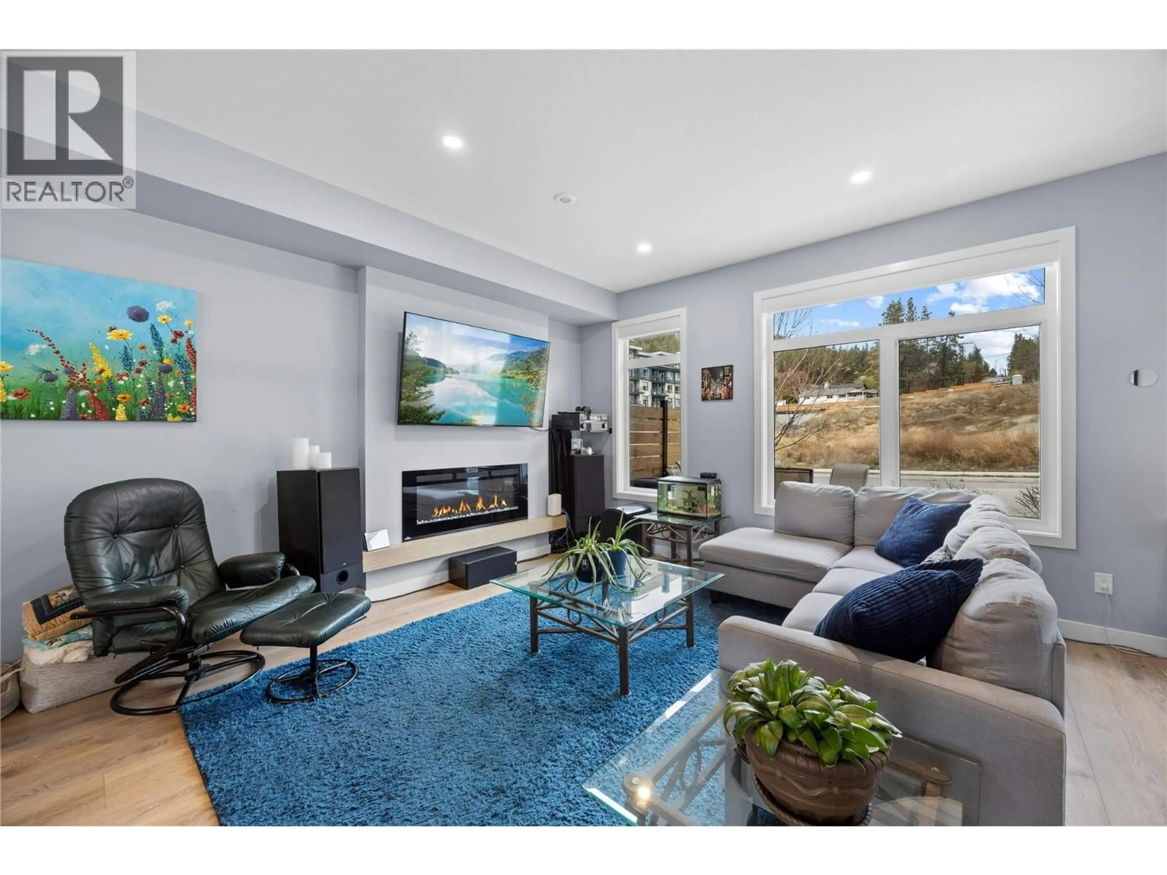 Living room with furniture, unknown for 119 - 1435 CARA GLEN COURT, Kelowna British Columbia V1V0G1