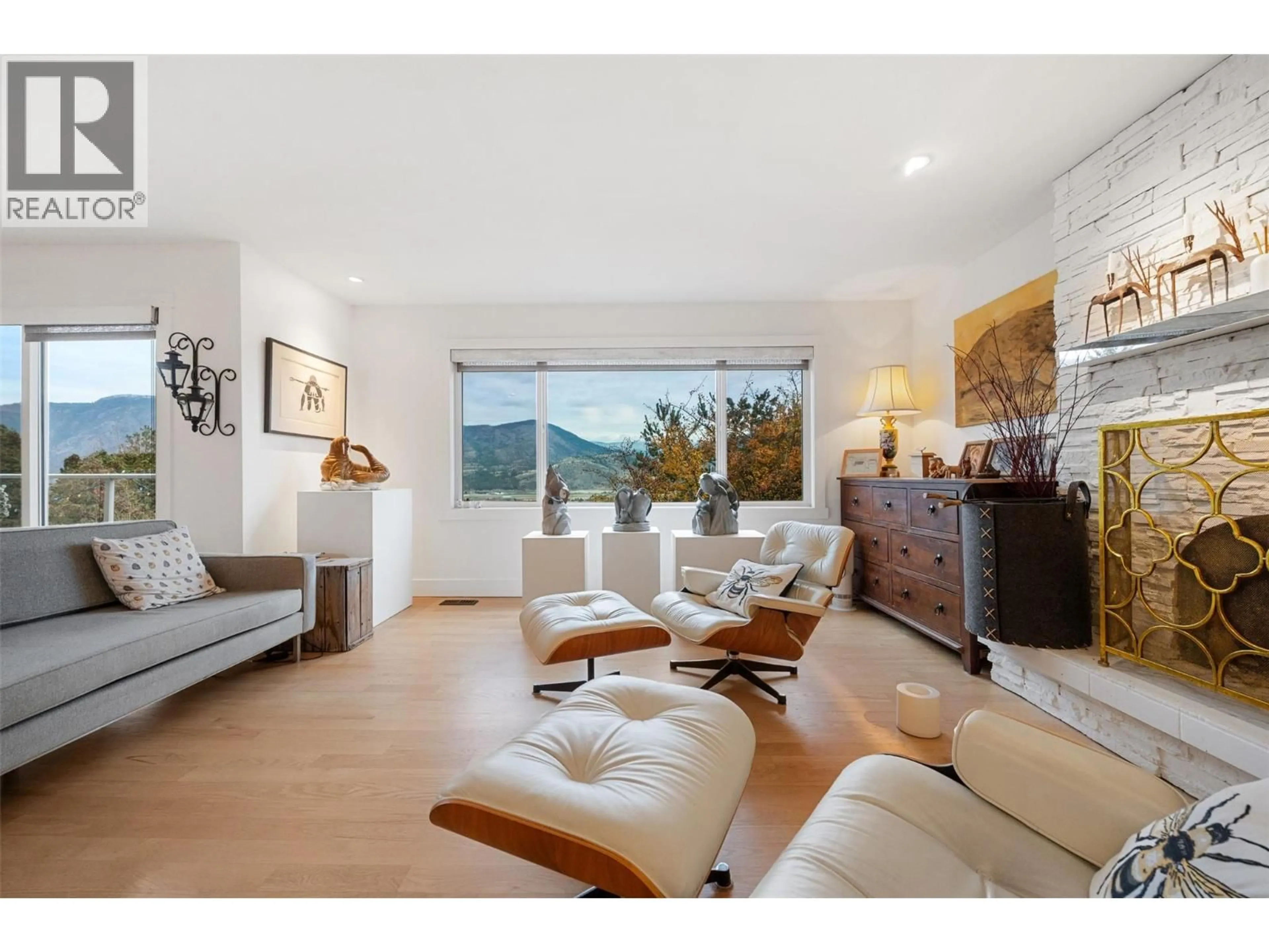 Living room with furniture, unknown for 162 DARTMOUTH PLACE, Penticton British Columbia V2A7S4