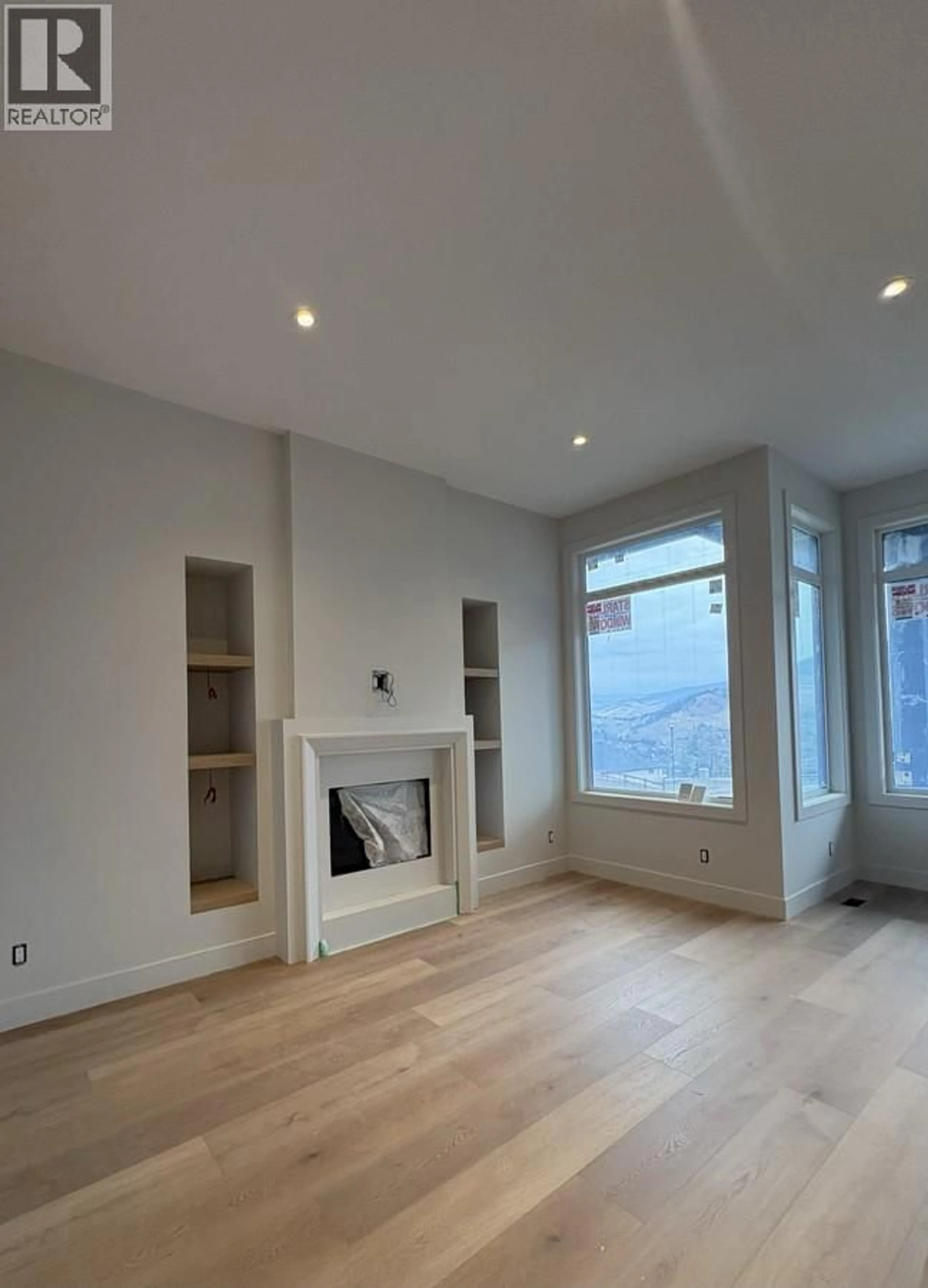 A pic of a room for 2066 CORTINA DRIVE, Kelowna British Columbia V1P0B2