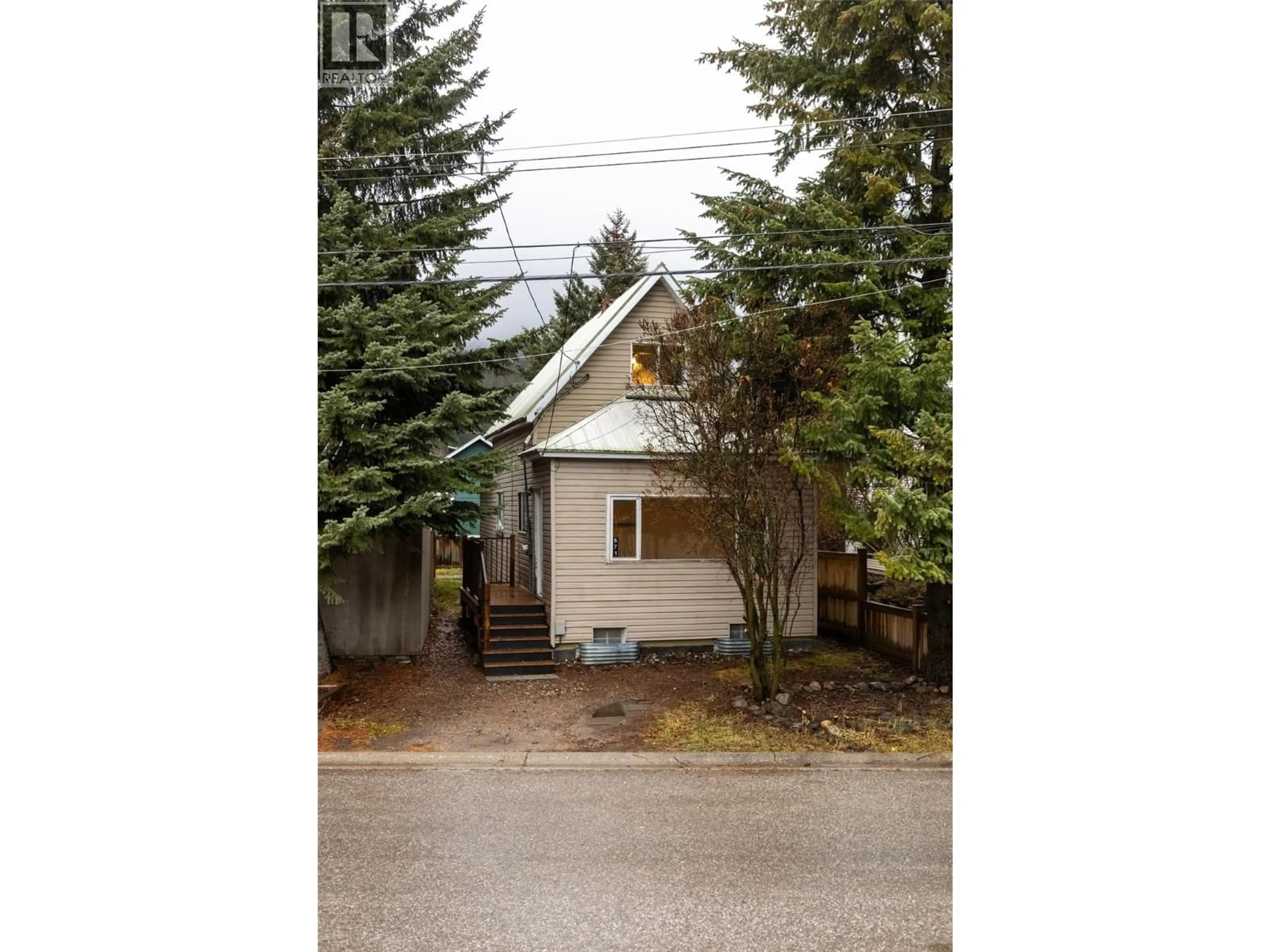 Unknown for 671 7TH AVENUE, Fernie British Columbia V0B1M0