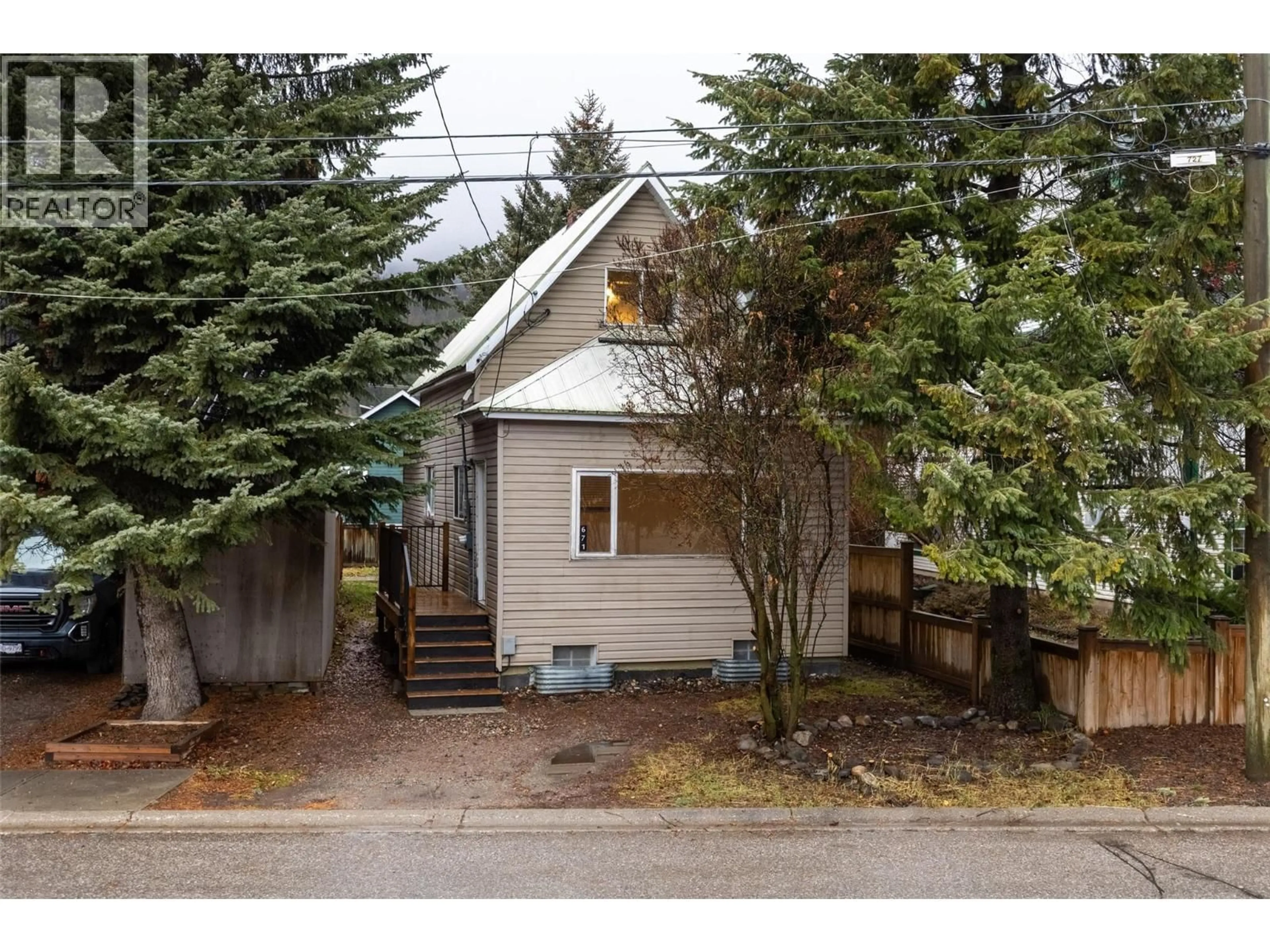 Unknown for 671 7TH AVENUE, Fernie British Columbia V0B1M0