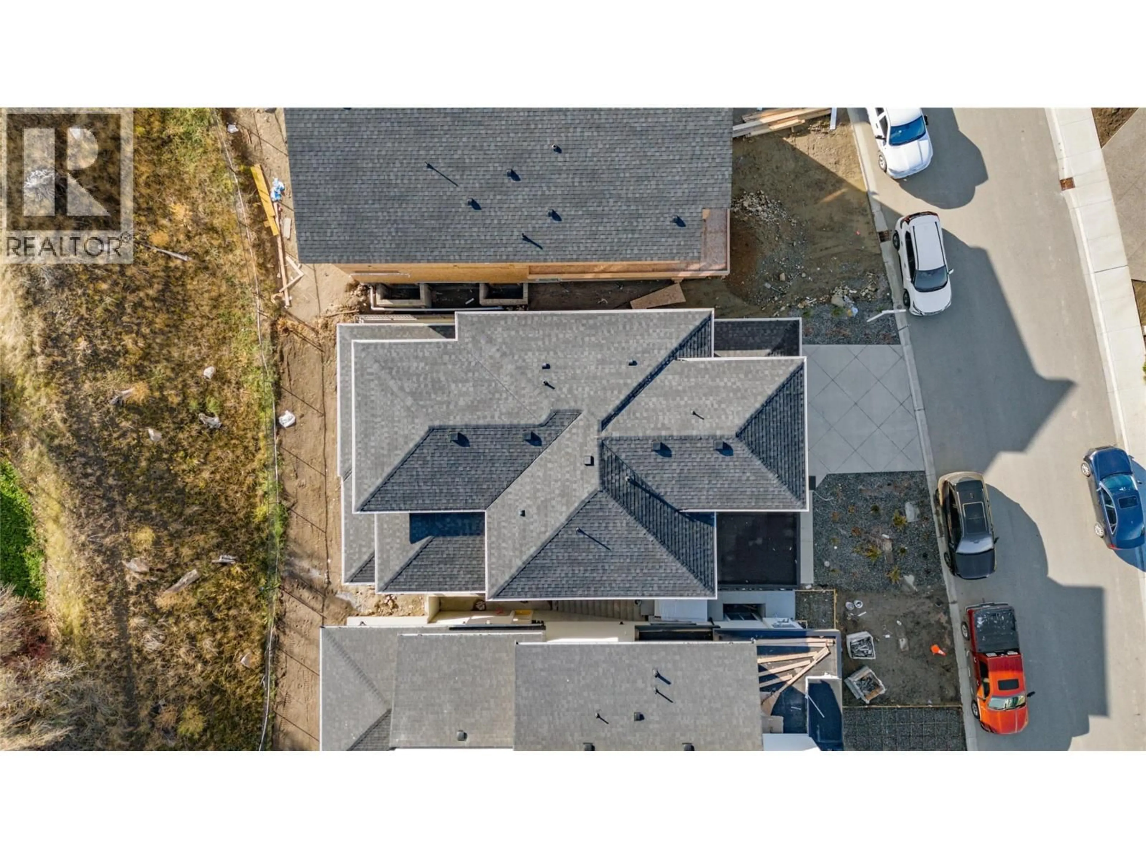 A pic from outside/outdoor area/front of a property/back of a property/a pic from drone, unknown for 1012 BULL CRESCENT, Kelowna British Columbia V1W0E6