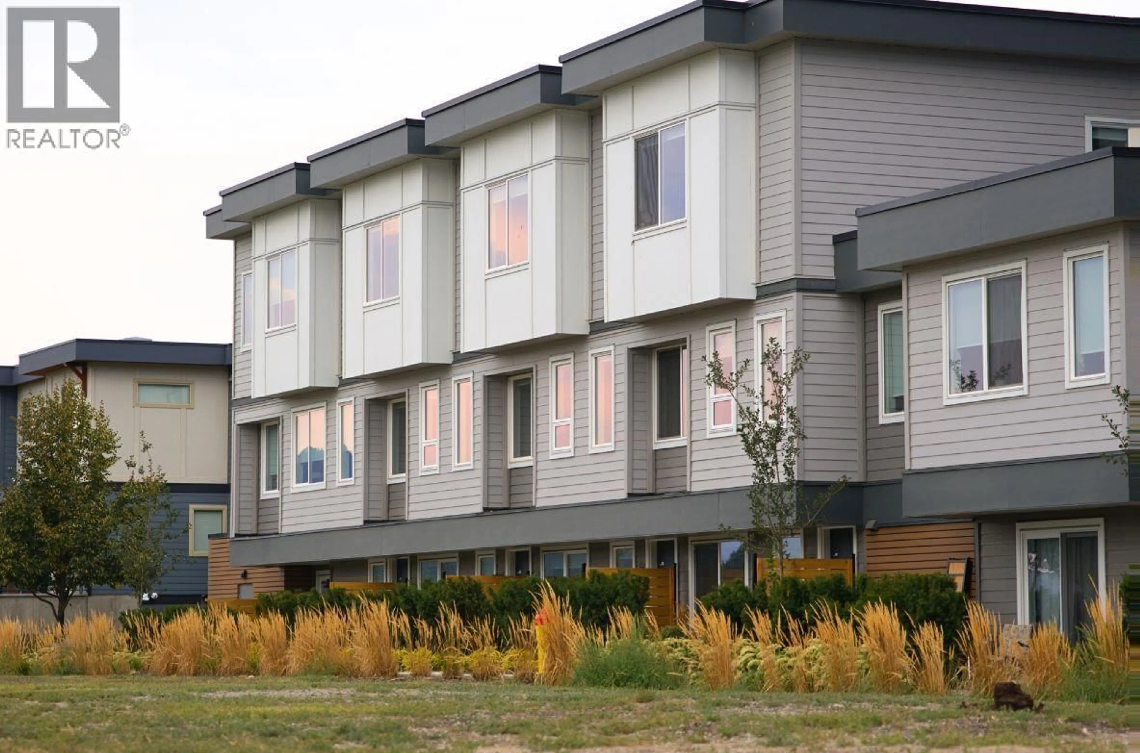 Home with vinyl exterior material, building for 103C - 3642 MISSION SPRINGS DRIVE, Kelowna British Columbia V1W0E1